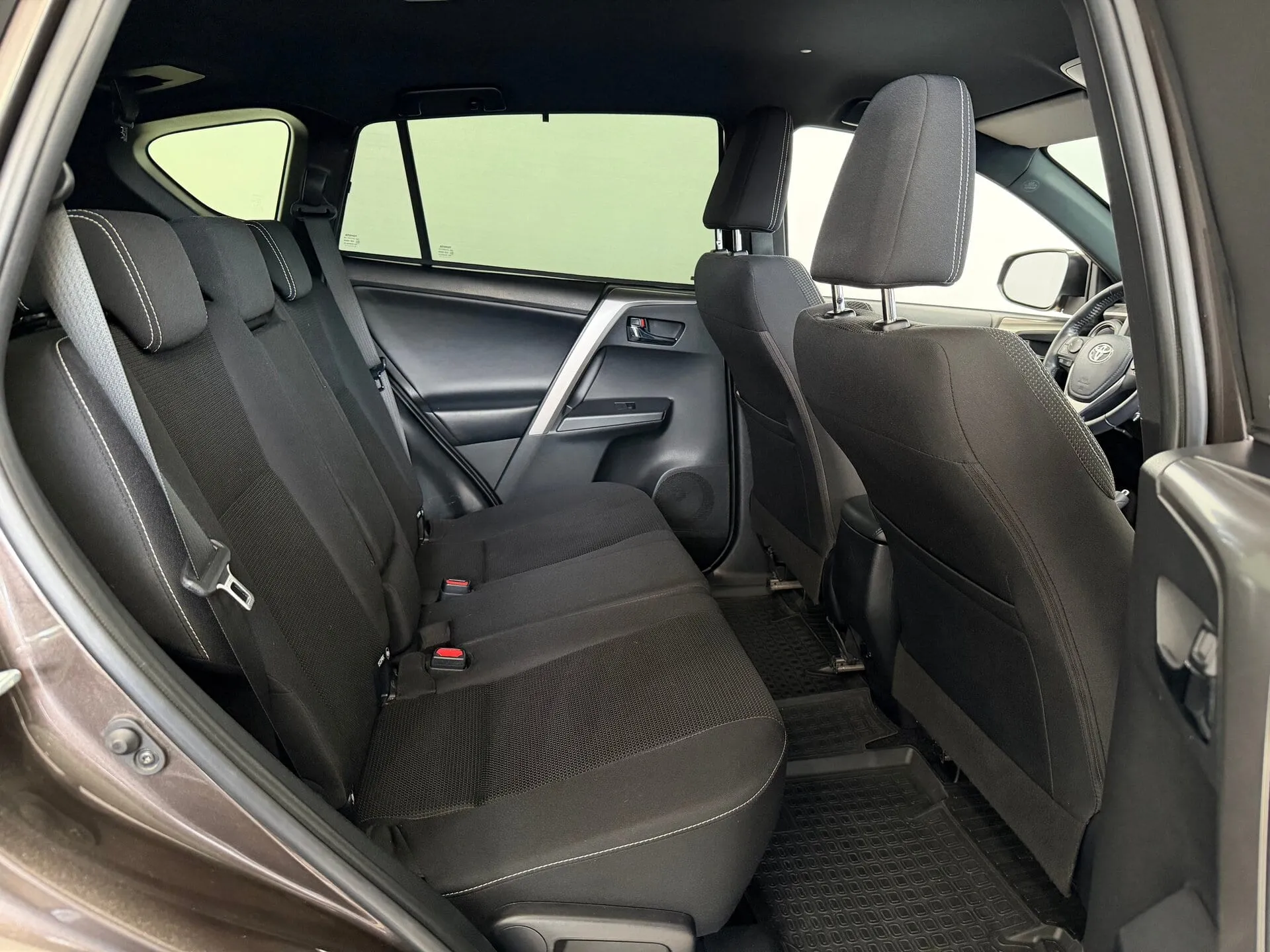 Toyota RAV4 — фото 15 из 39