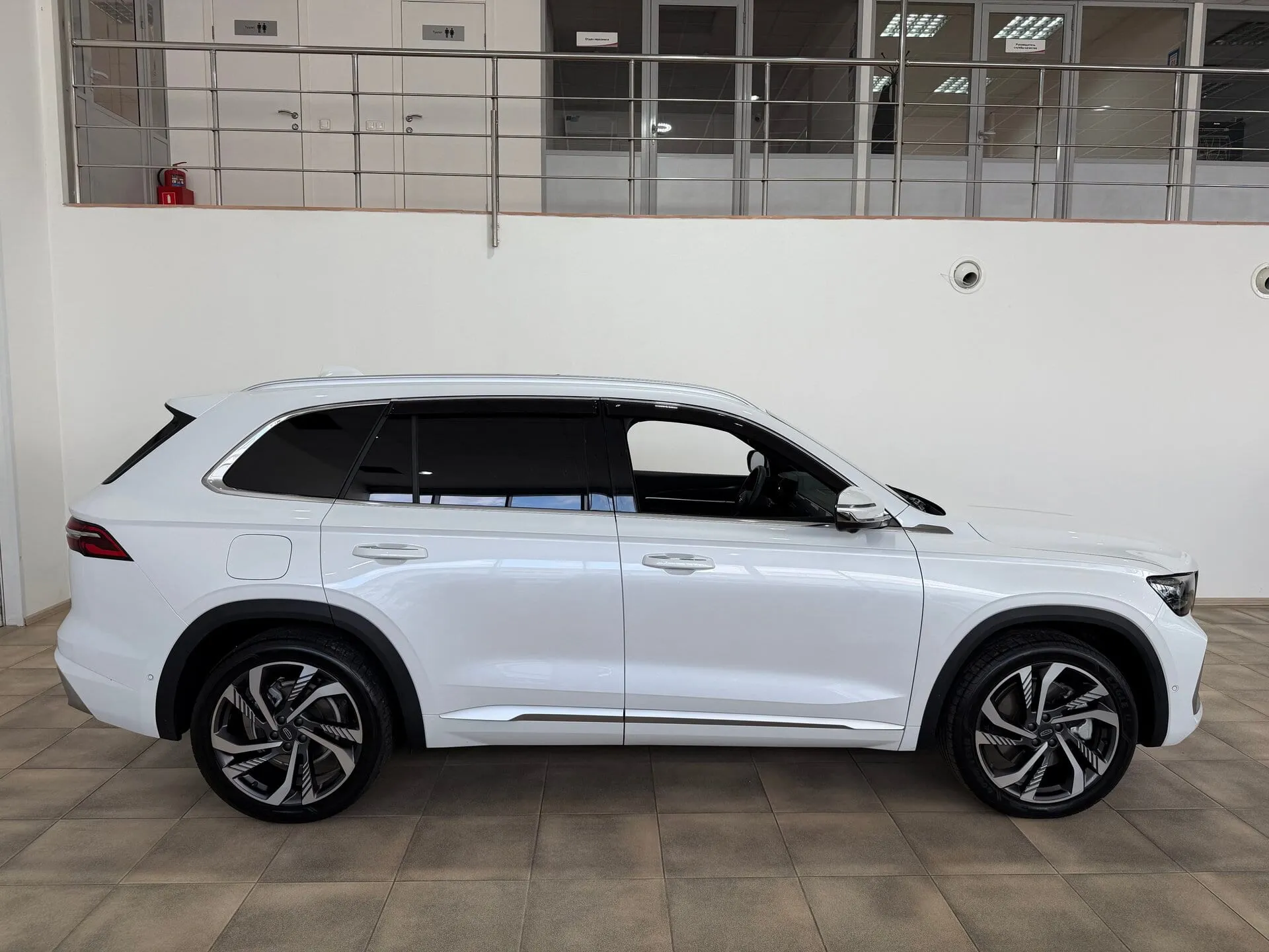 Geely Monjaro — фото 7 из 37