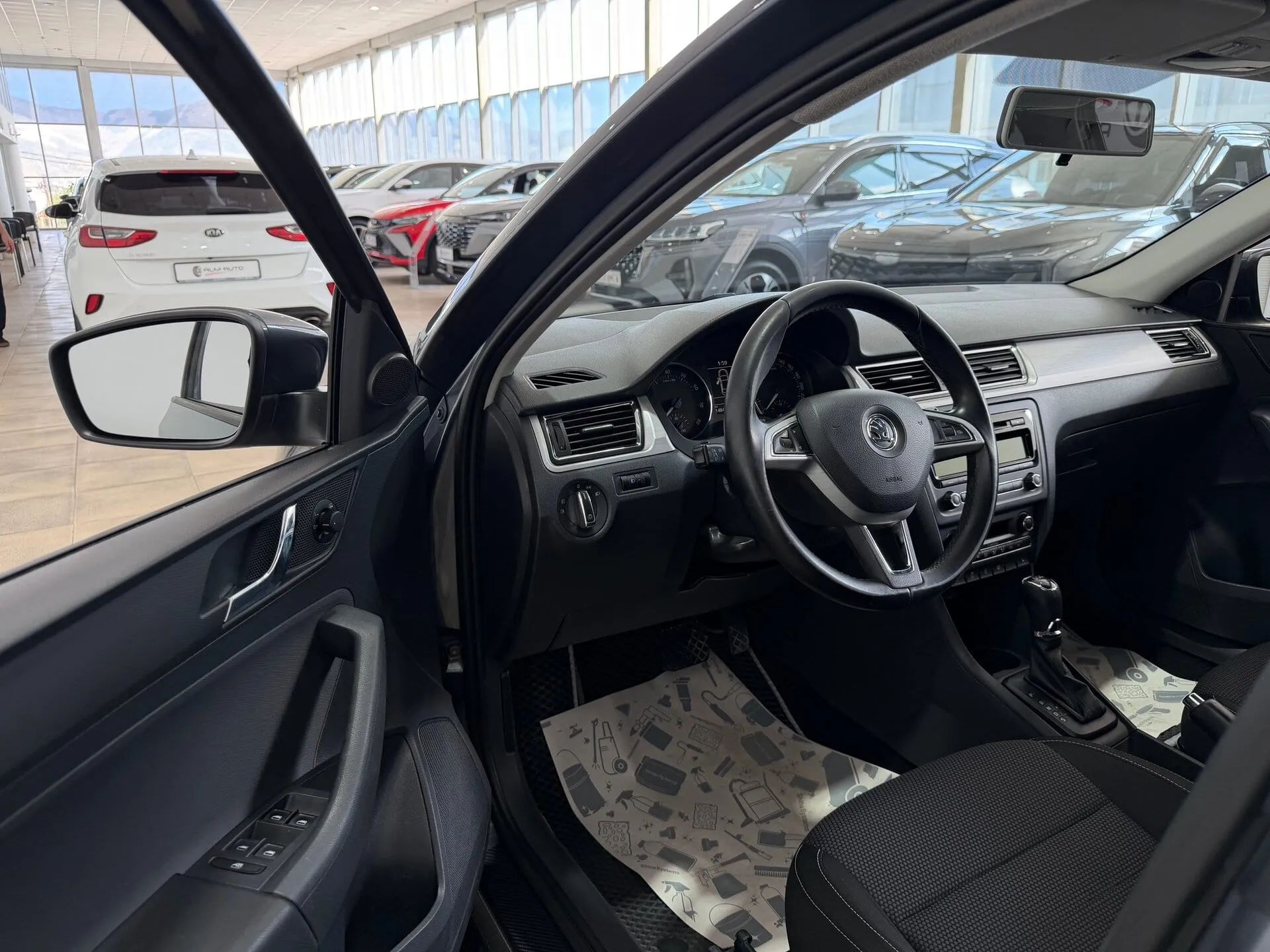 Skoda Rapid — фото 8 из 32