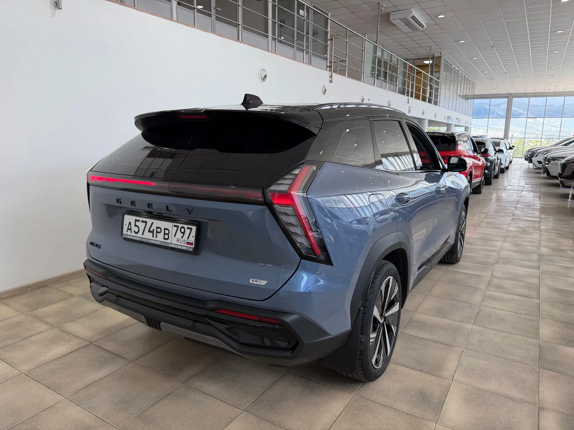 Geely Atlas — фото 4 из 44