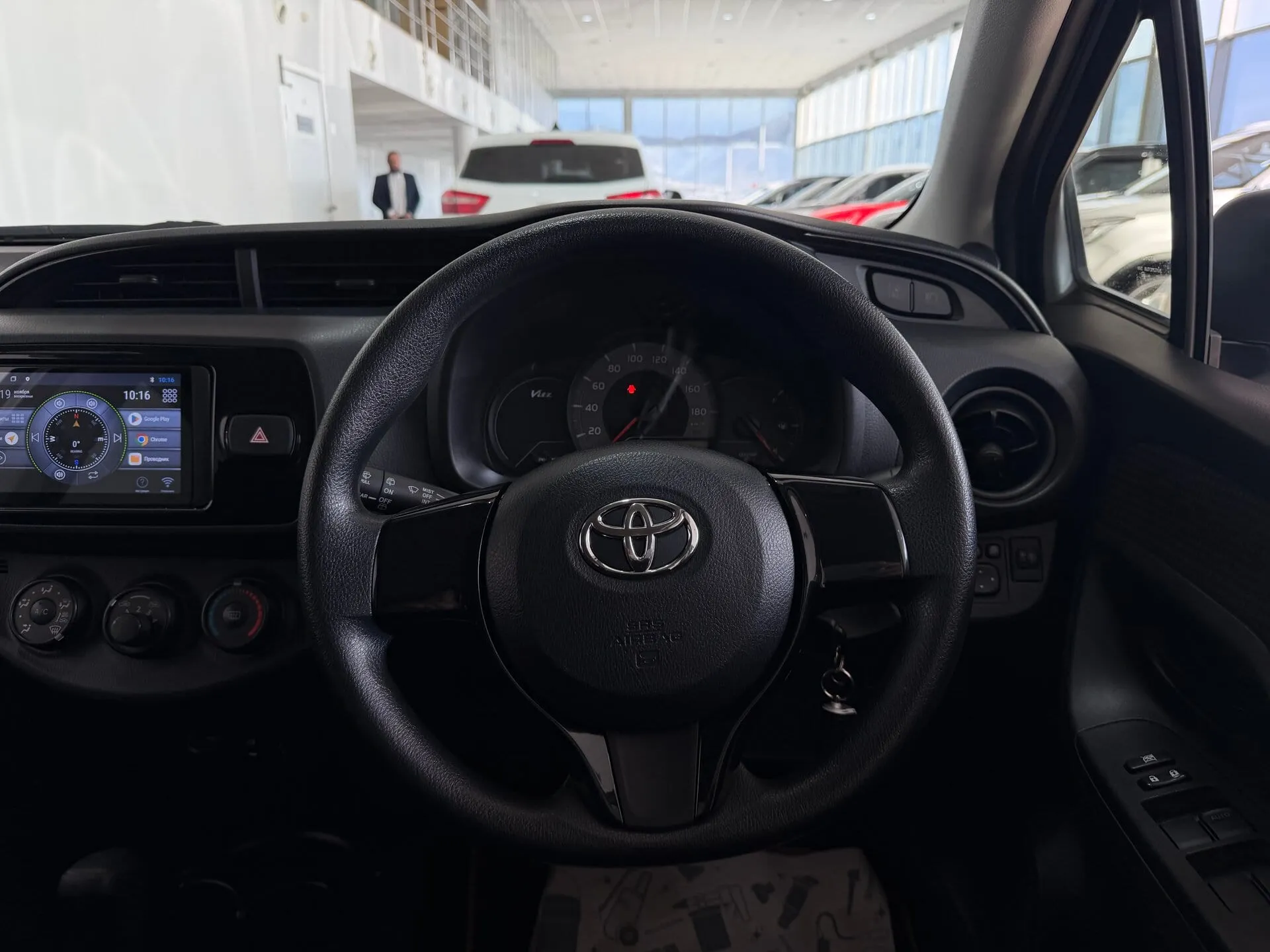 Toyota Vitz — фото 11 из 33