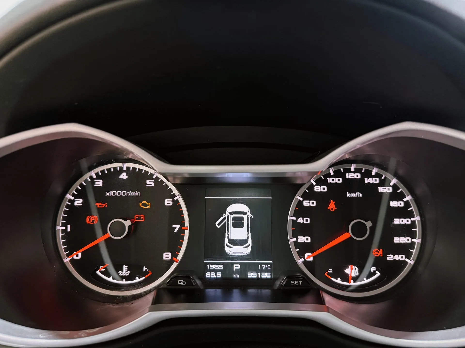 Geely Atlas — фото 12 из 33