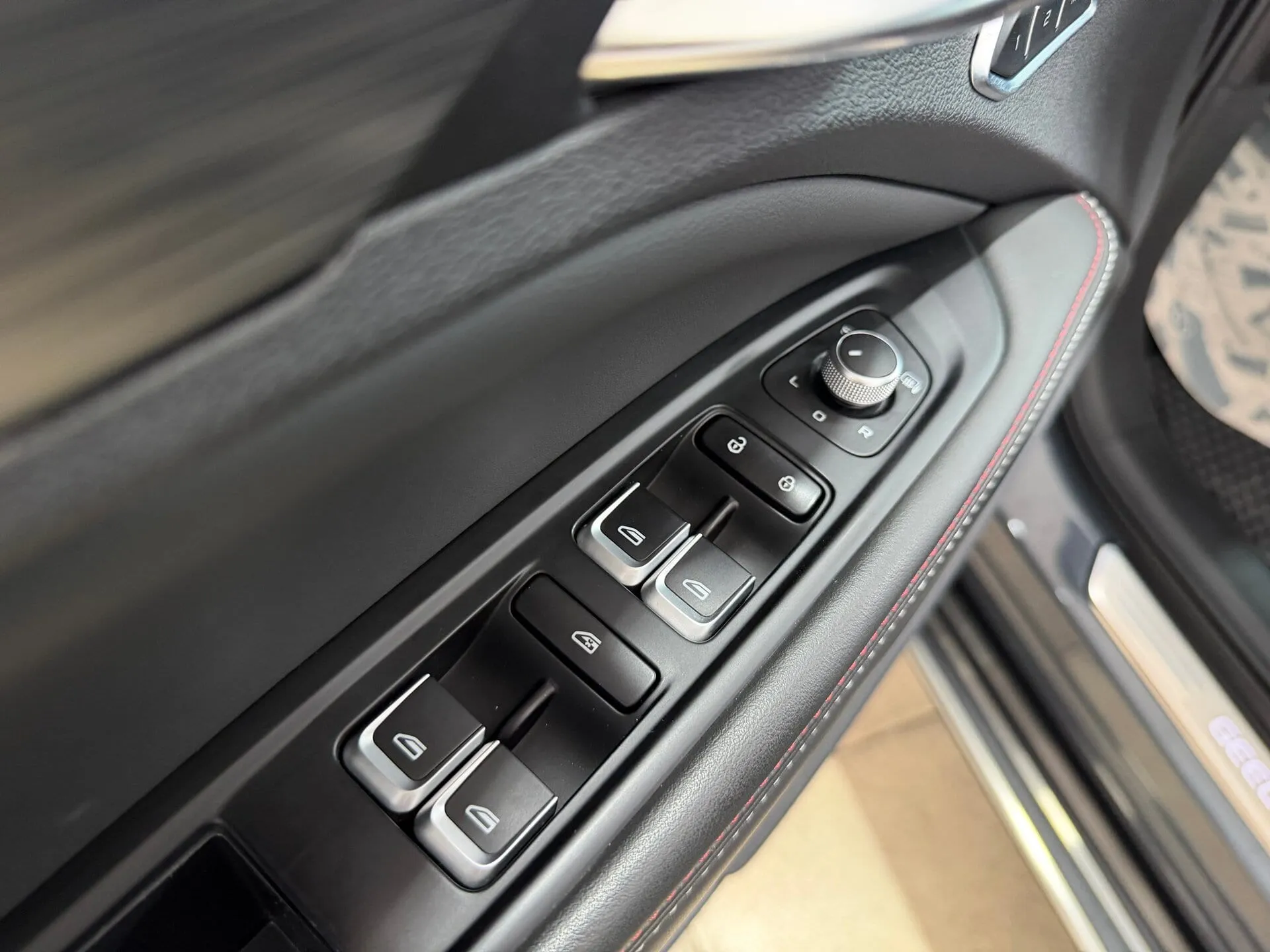Geely Tugella — фото 34 из 41