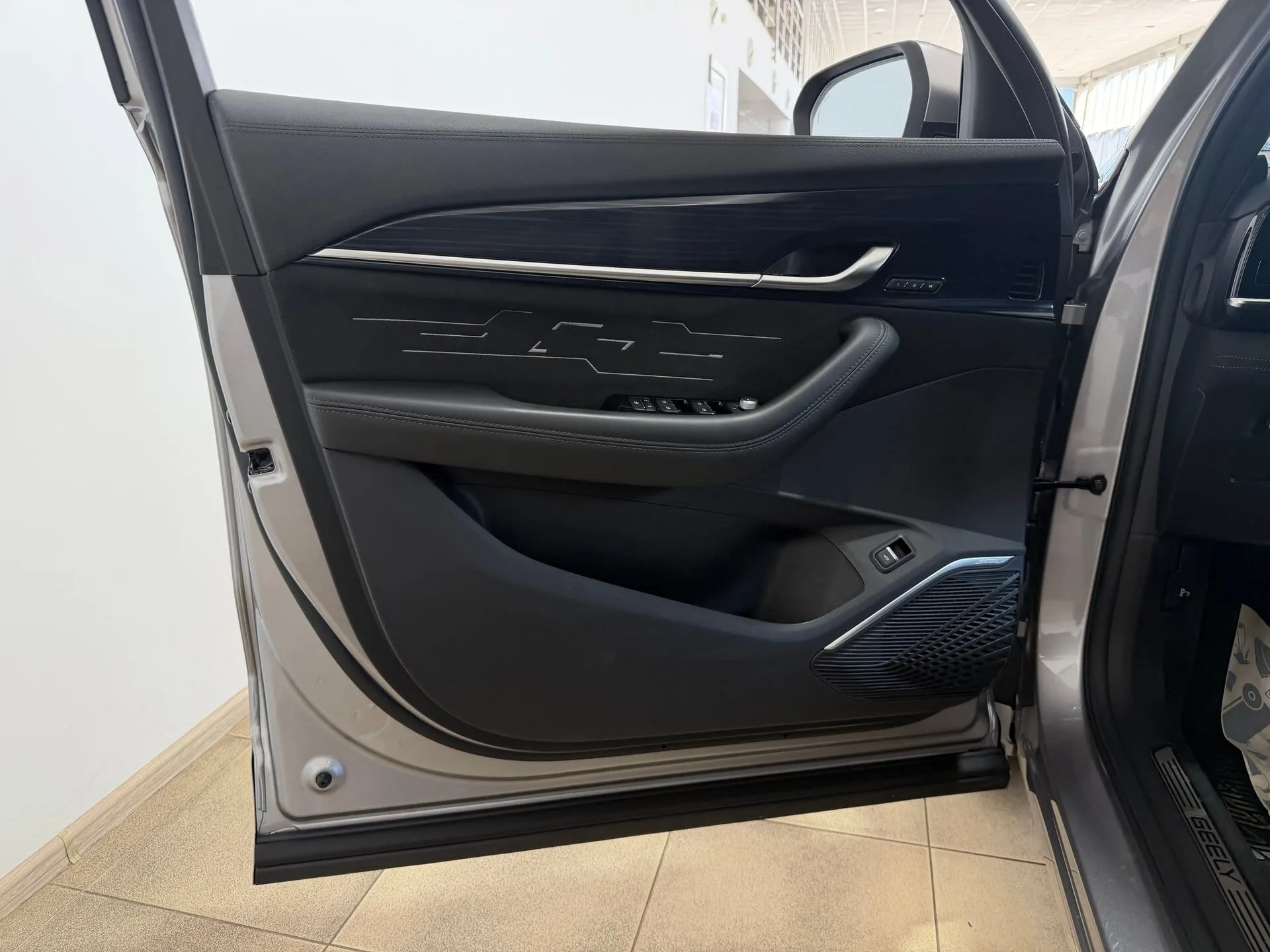 Geely Monjaro — фото 35 из 41