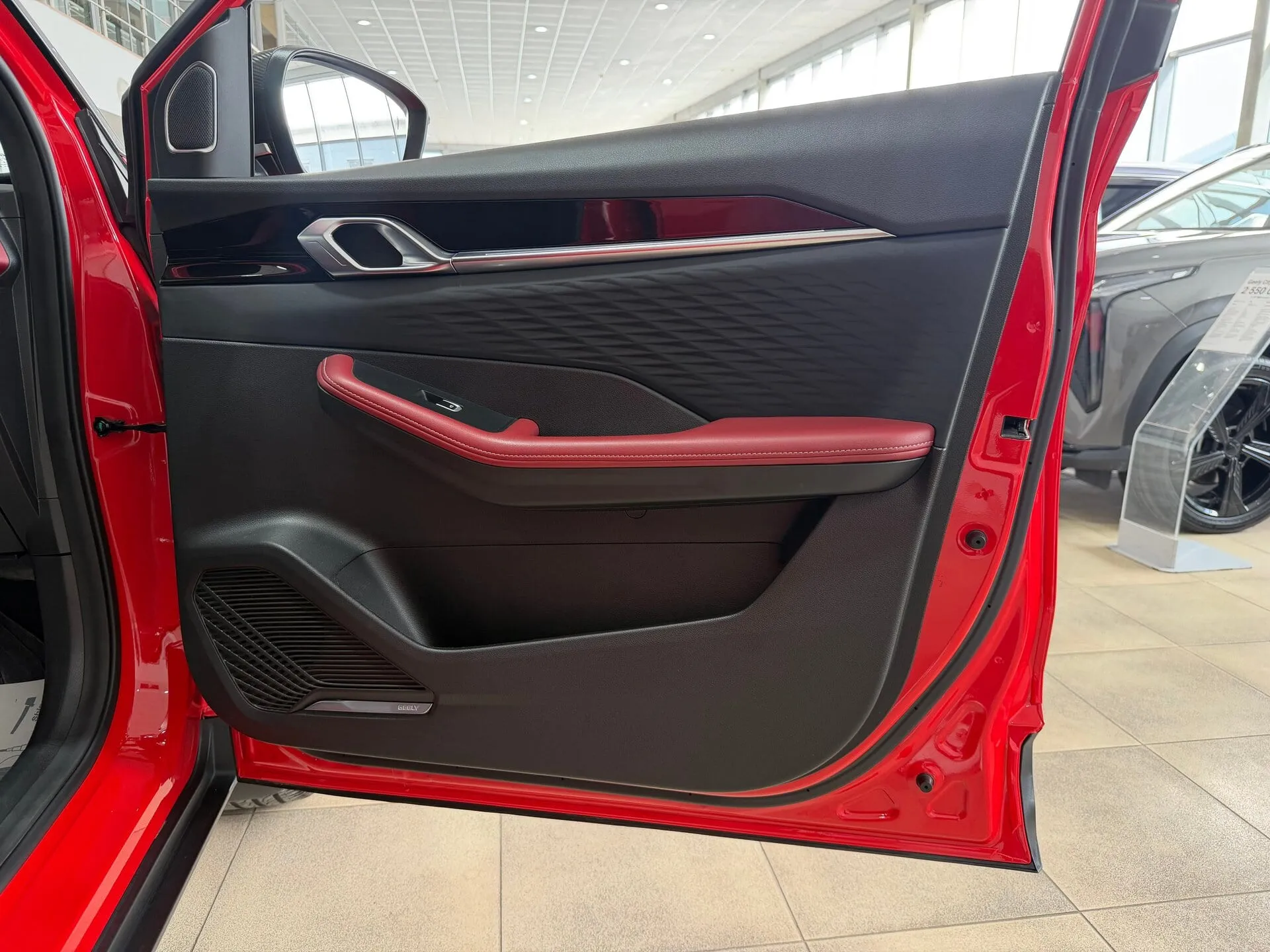 Geely Coolray — фото 26 из 40