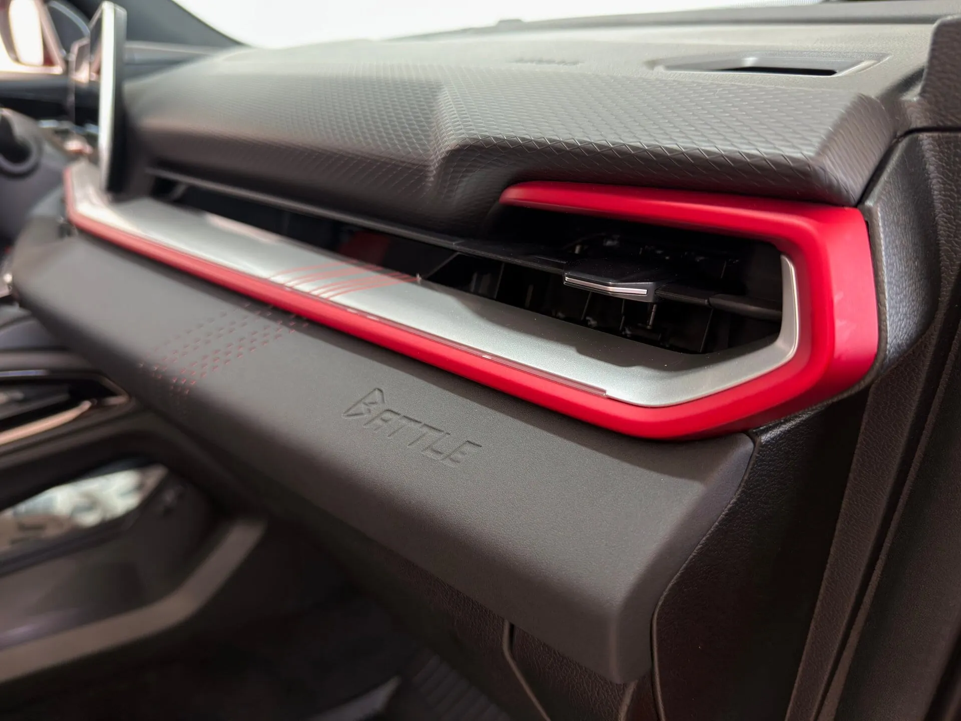 Geely Coolray — фото 30 из 43