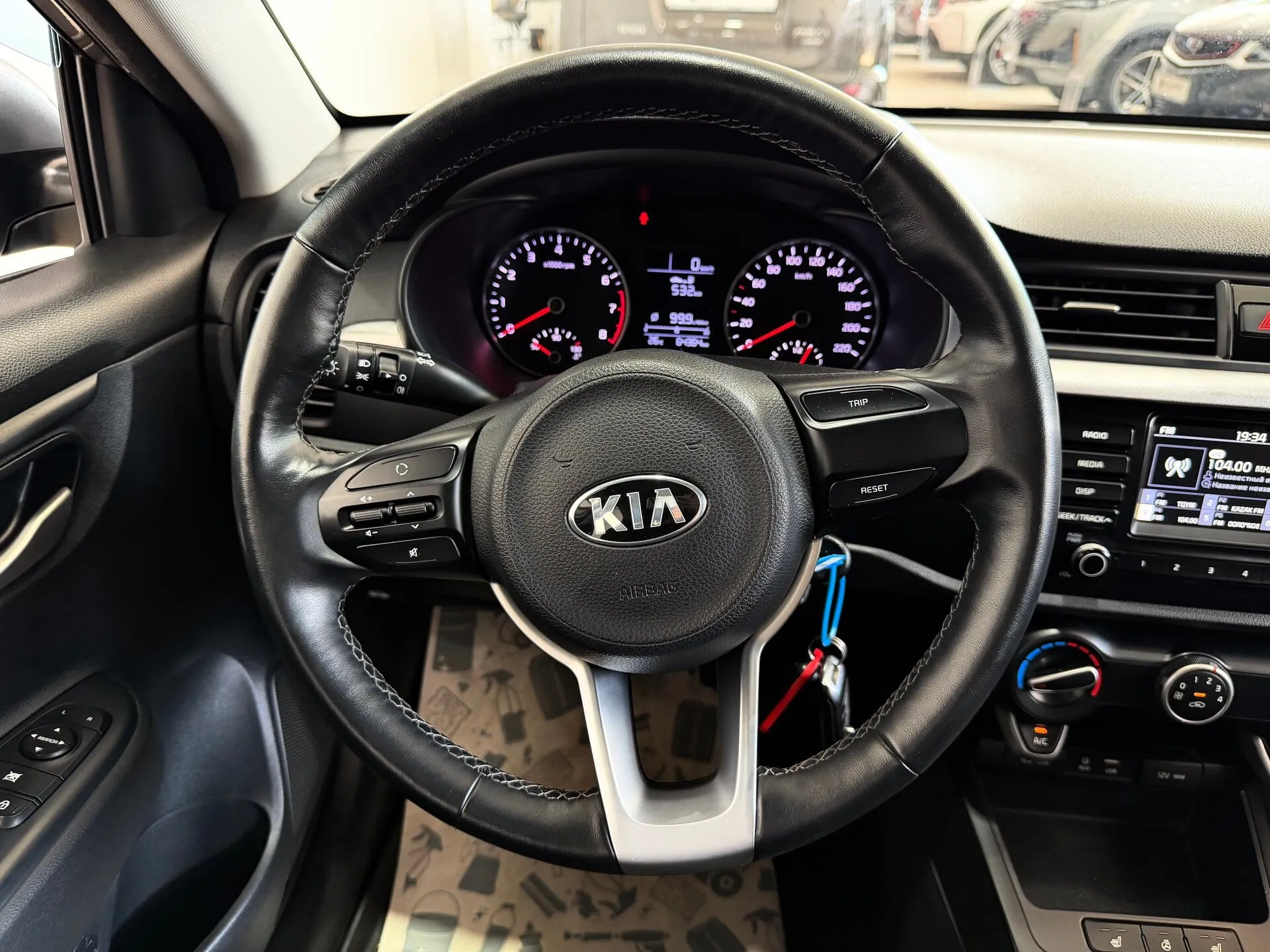 Kia Rio — фото 11 из 36