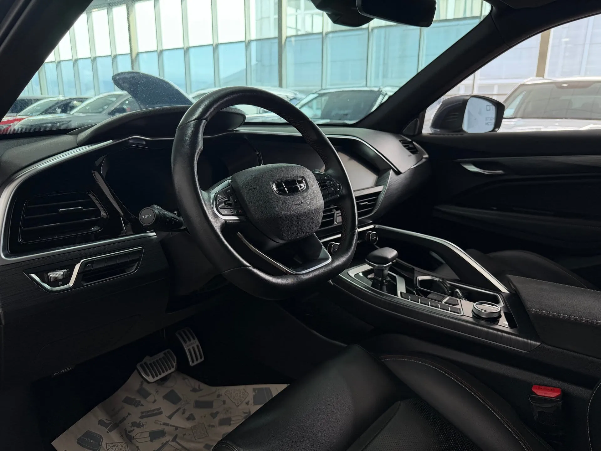Geely Tugella — фото 37 из 41