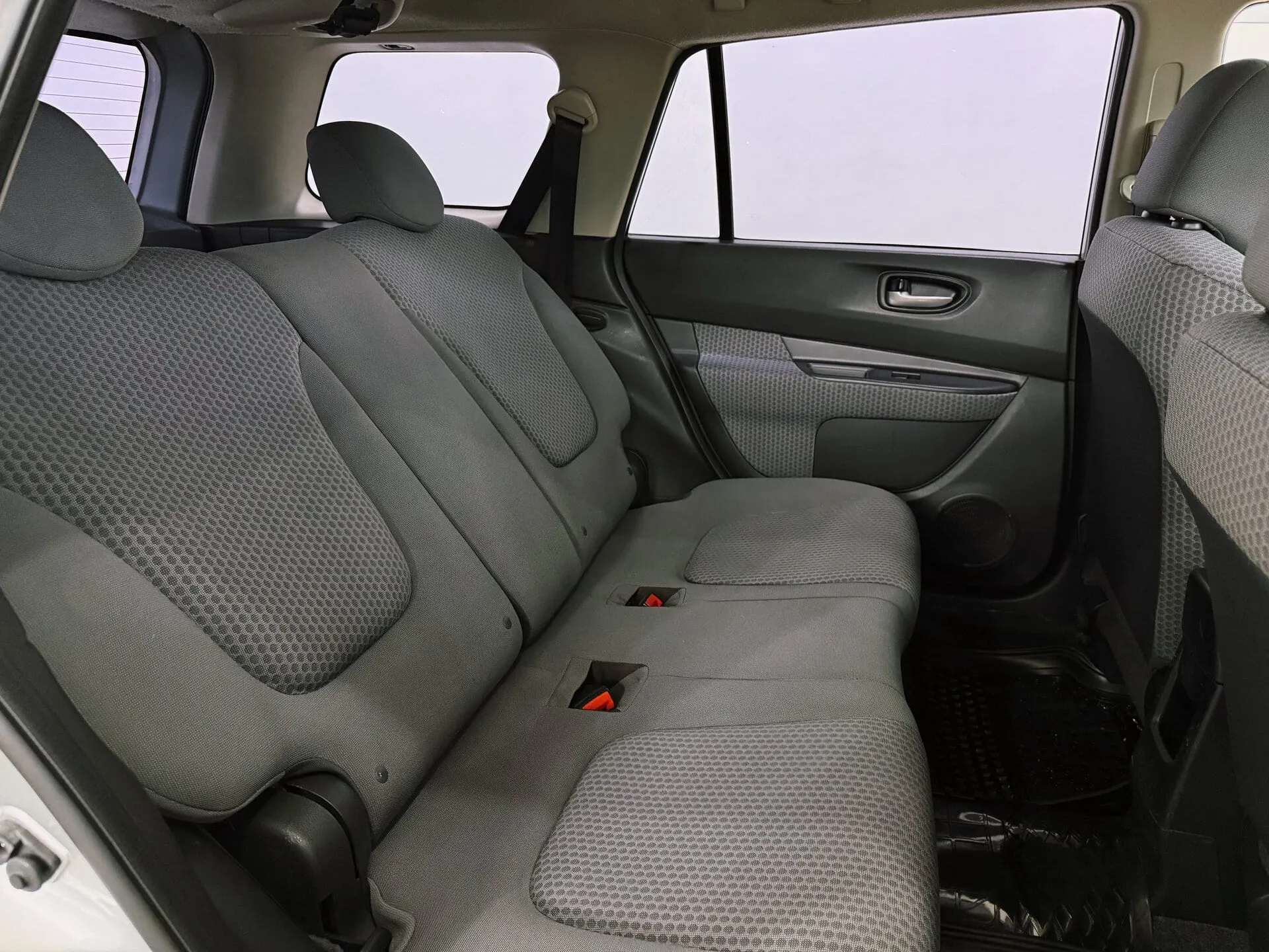 Nissan Wingroad — фото 15 из 35