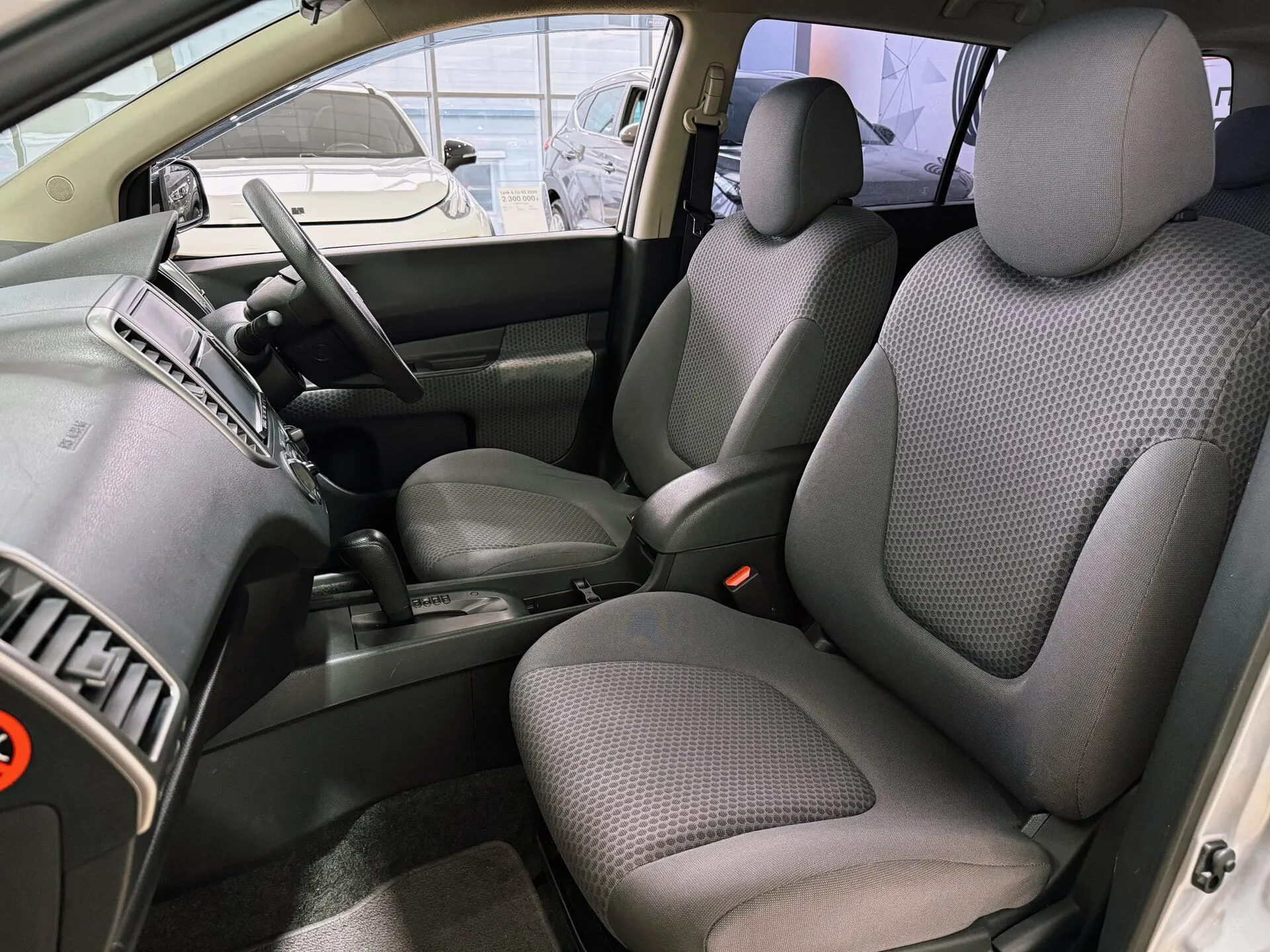 Nissan Wingroad — фото 33 из 35
