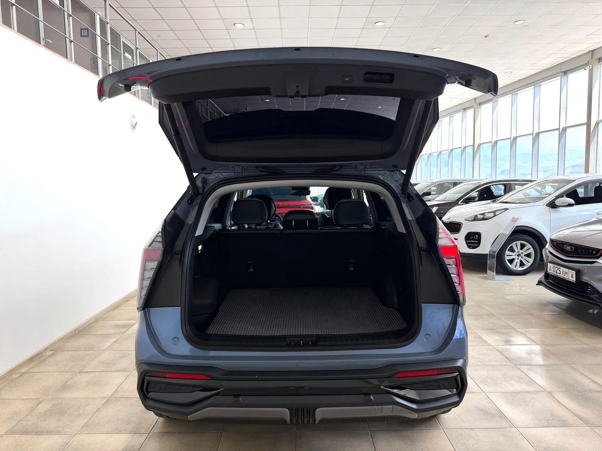 Geely Atlas — фото 25 из 44
