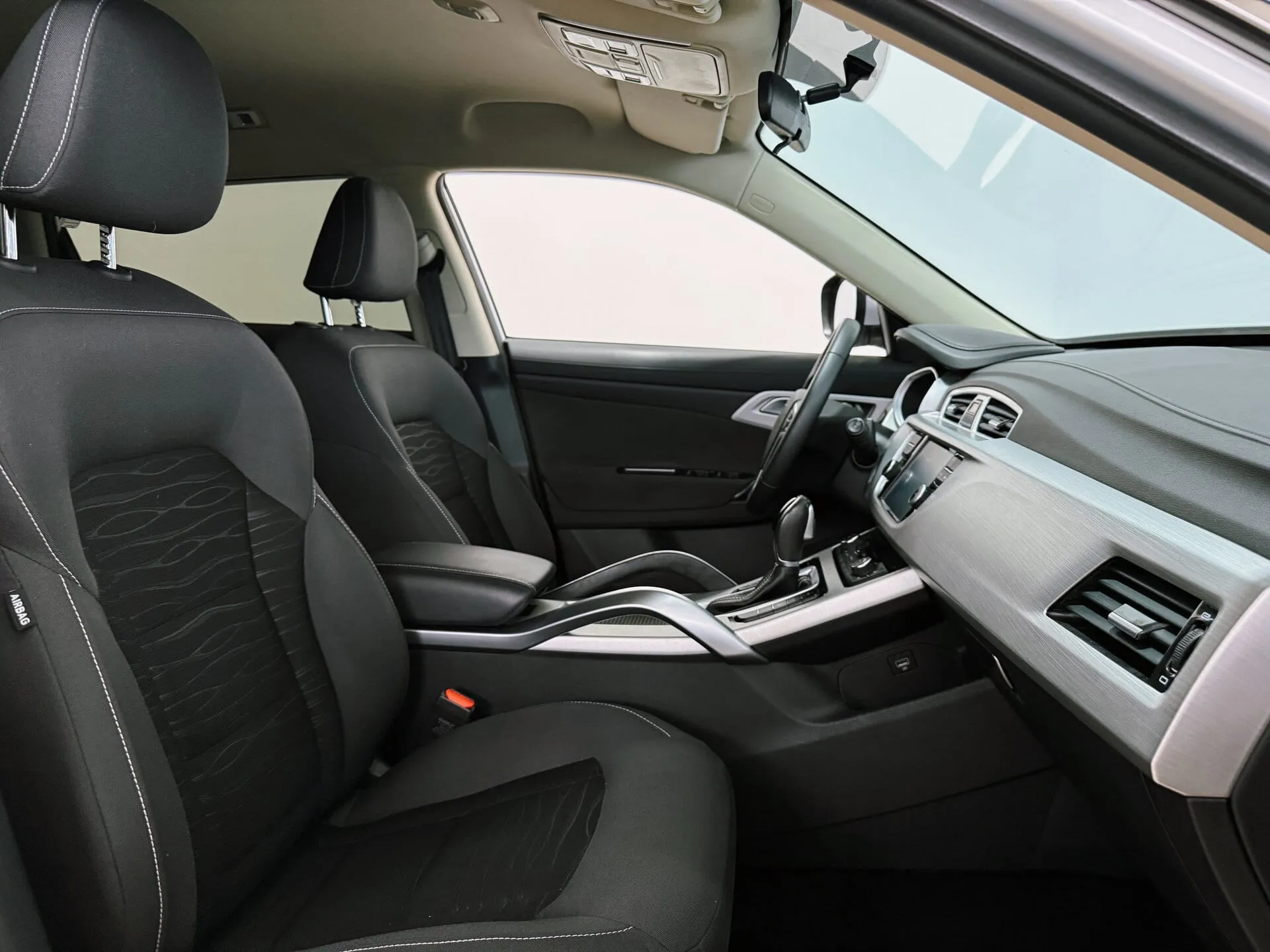 Geely Atlas — фото 27 из 33