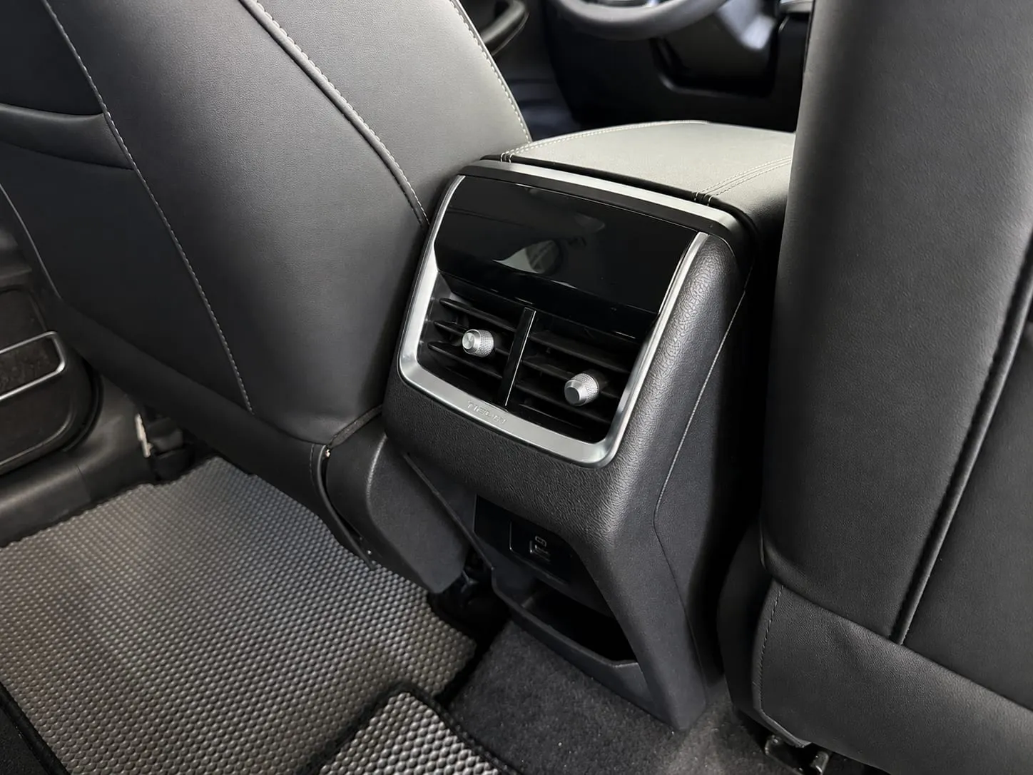Chery Tiggo 8 — фото 35 из 40