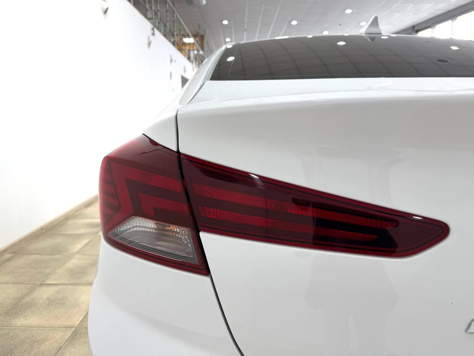 Hyundai Elantra — фото 18 из 34