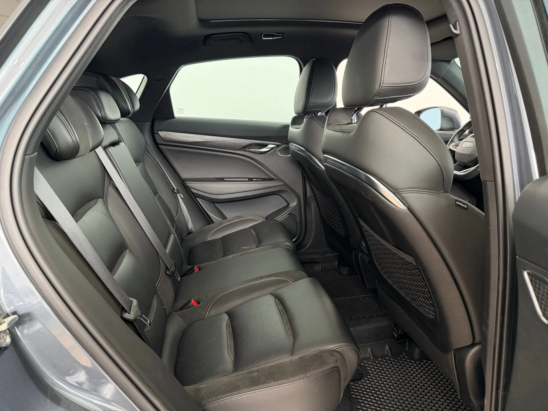 Geely Tugella — фото 14 из 41