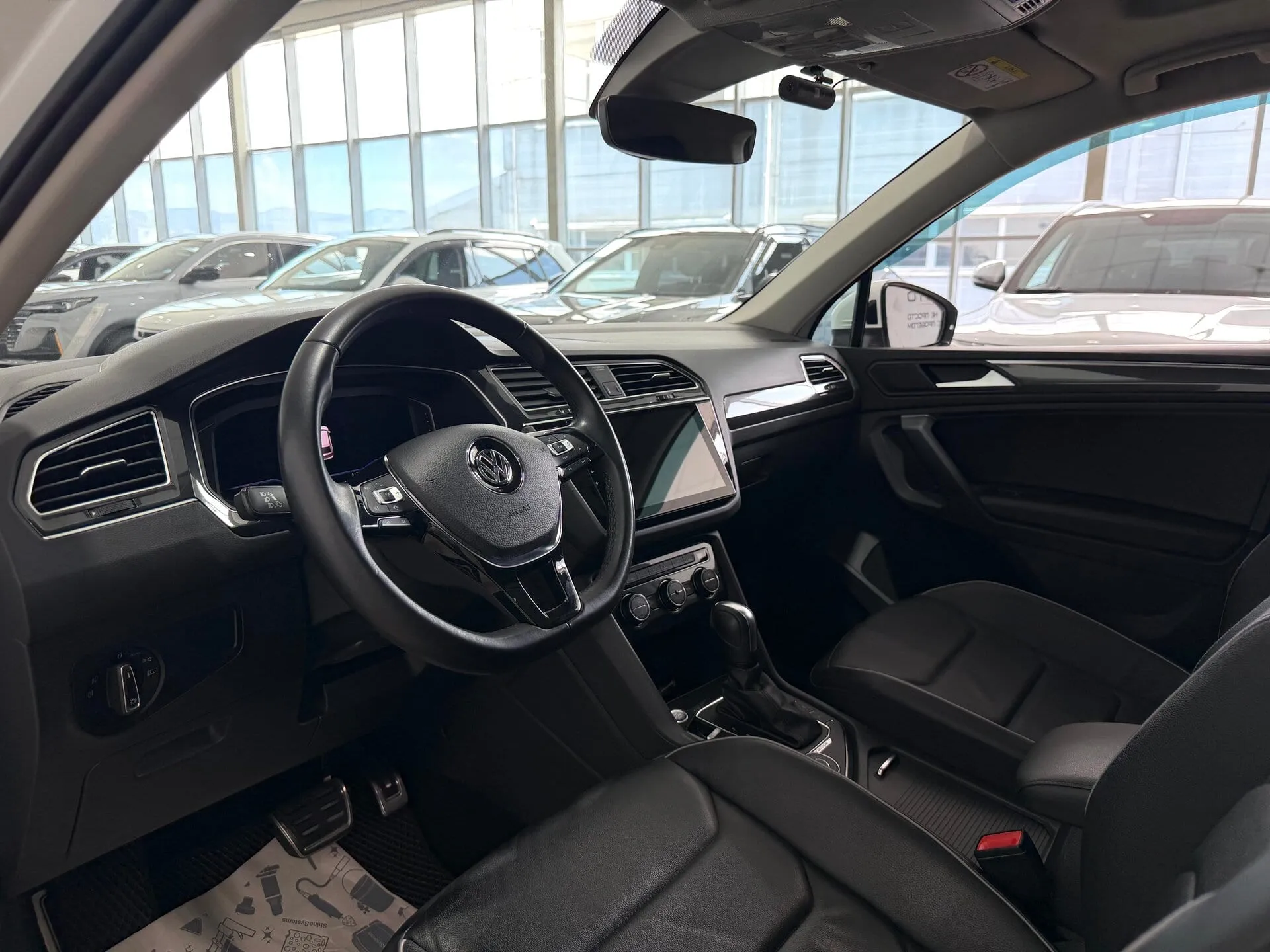 Volkswagen Tiguan — фото 33 из 37