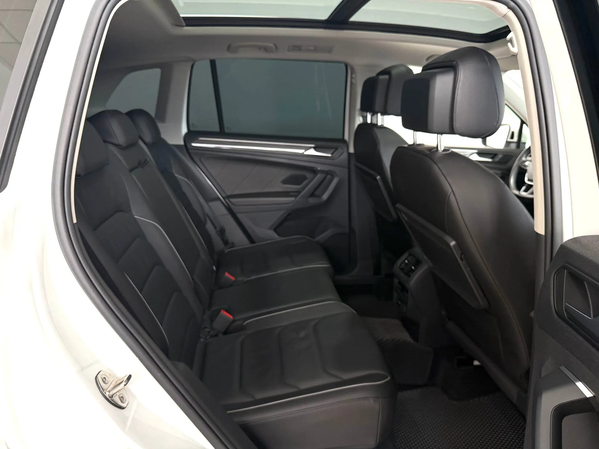 Volkswagen Tiguan — фото 15 из 37