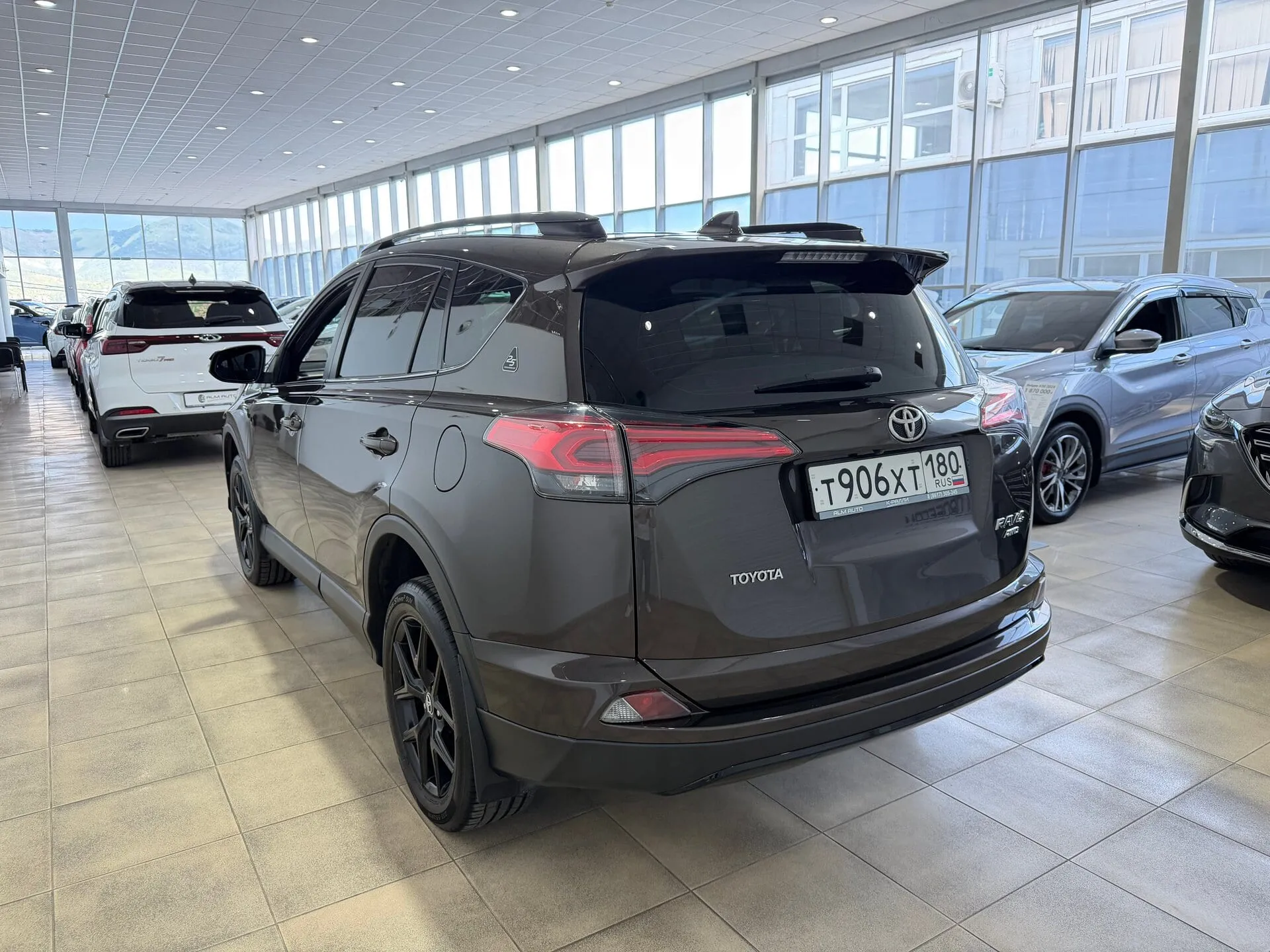Toyota RAV4 — фото 6 из 39