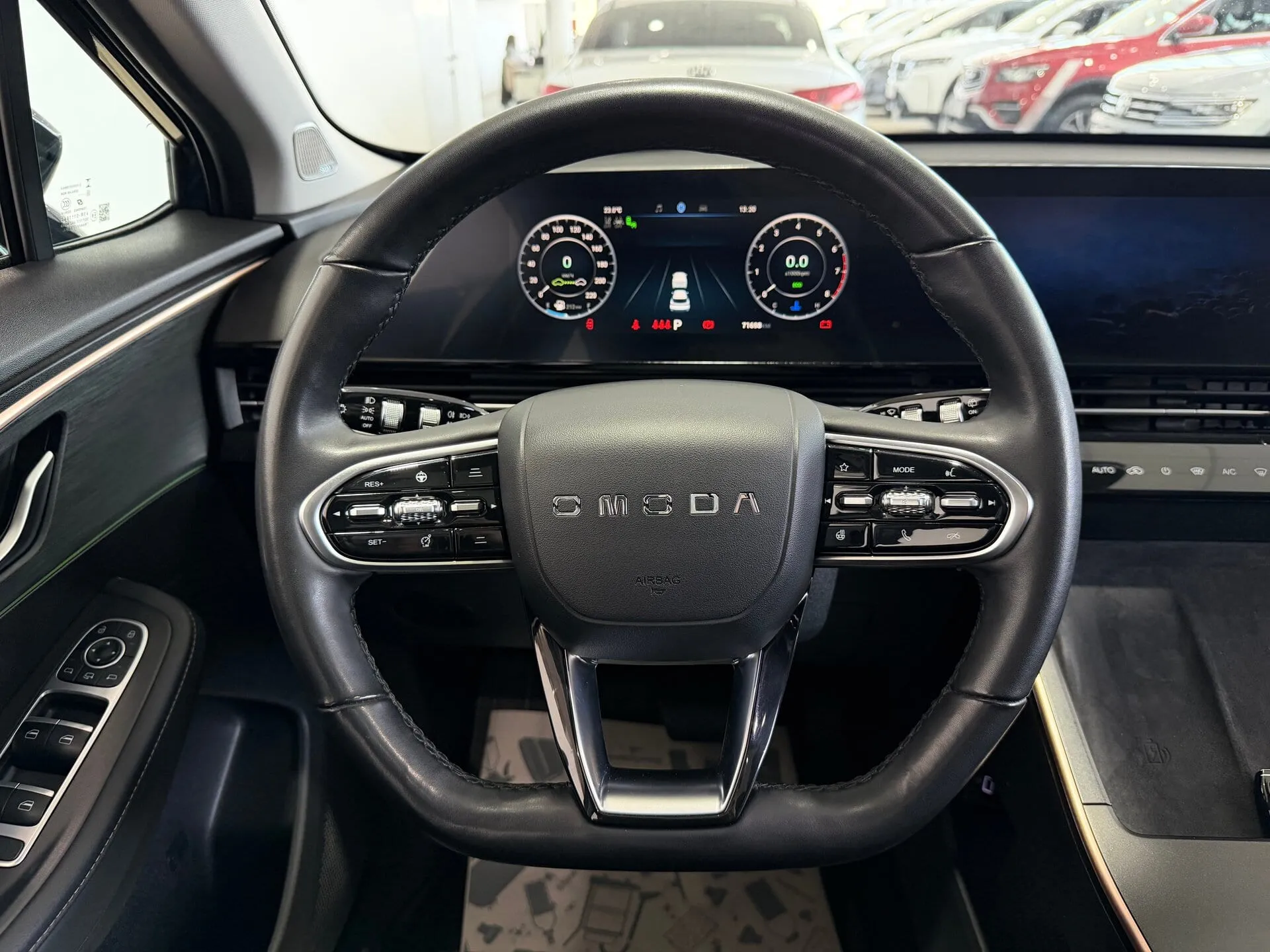 Omoda C5 — фото 10 из 40