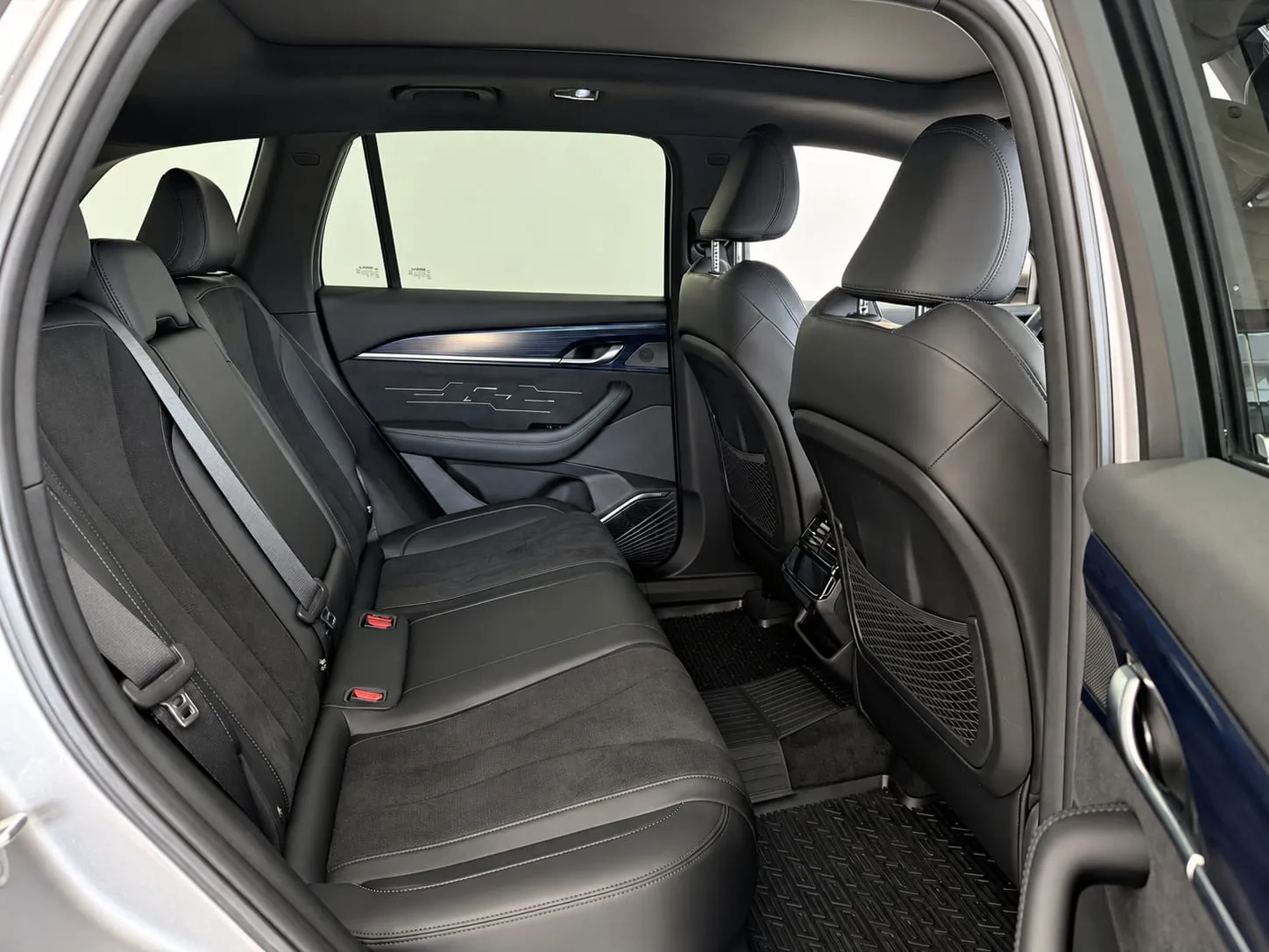 Geely Monjaro — фото 14 из 41