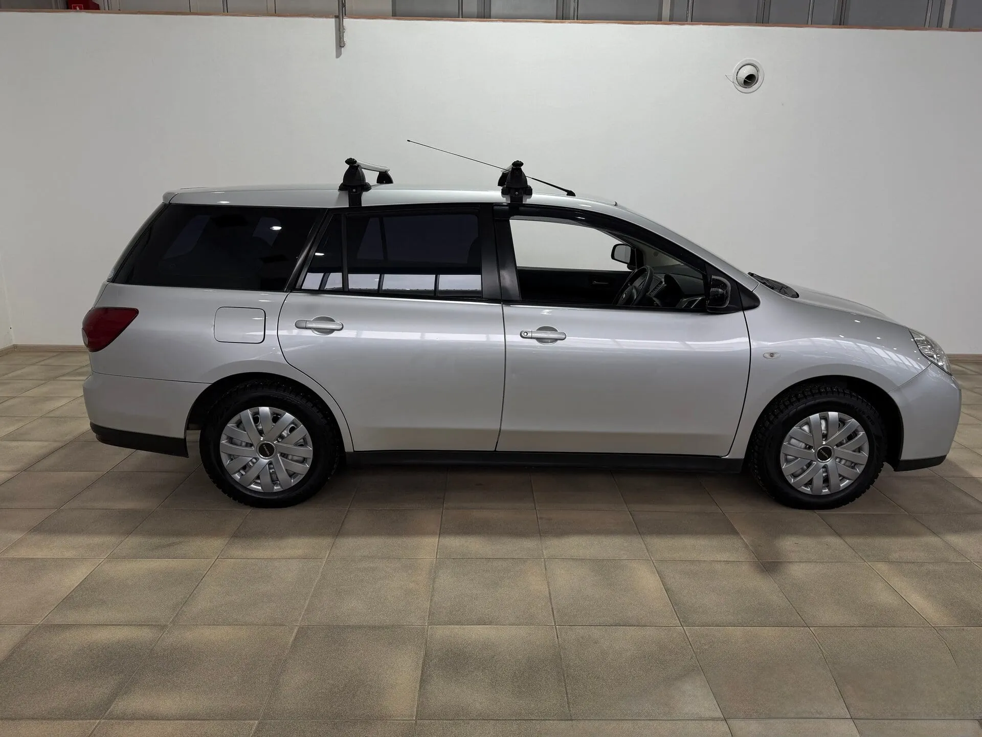 Nissan Wingroad — фото 7 из 35