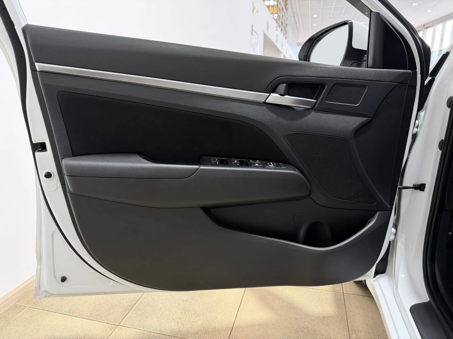 Hyundai Elantra — фото 25 из 34