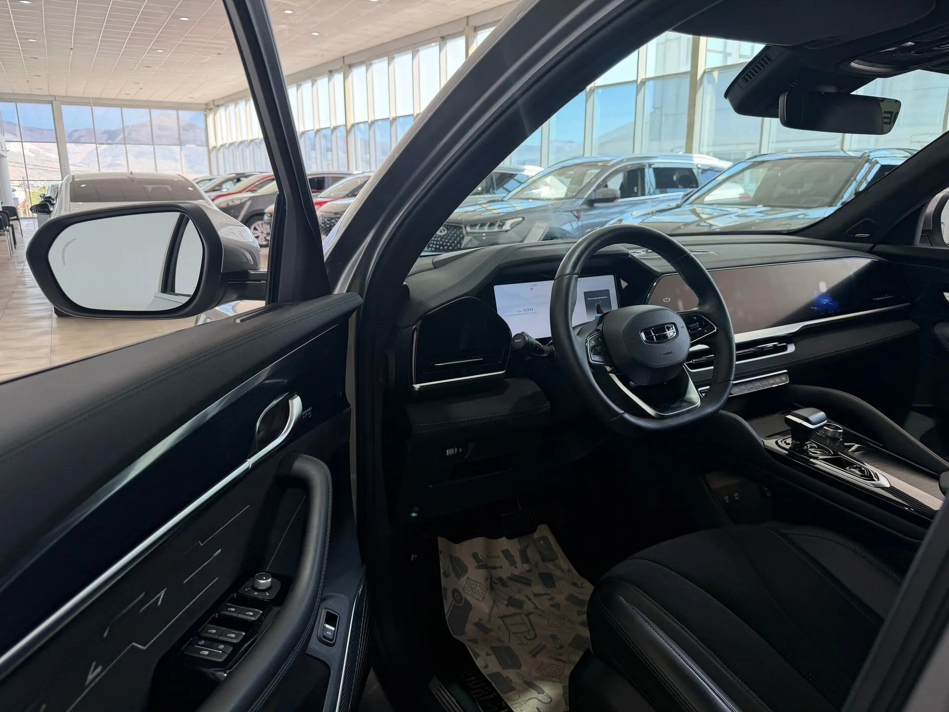 Geely Monjaro — фото 8 из 41