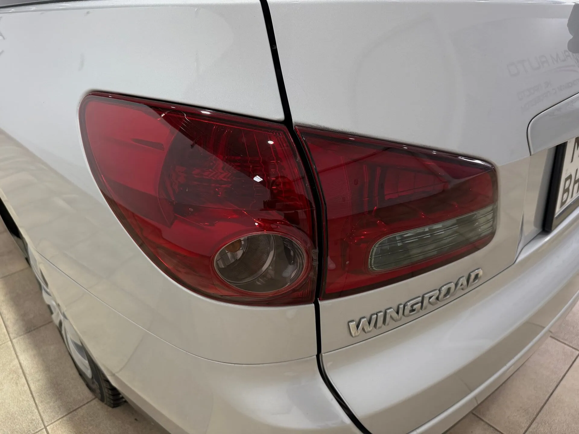 Nissan Wingroad — фото 21 из 35