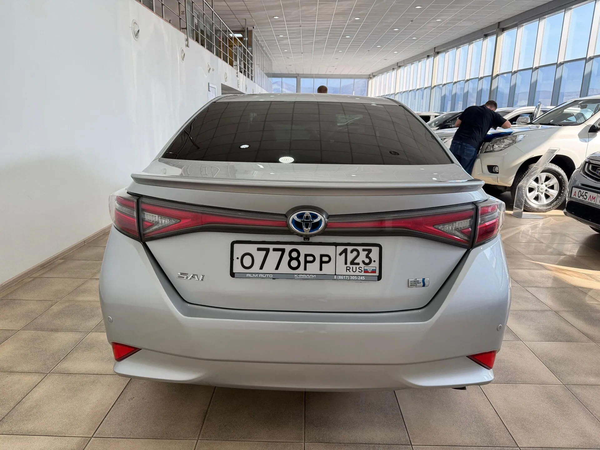 Toyota Sai — фото 5 из 33
