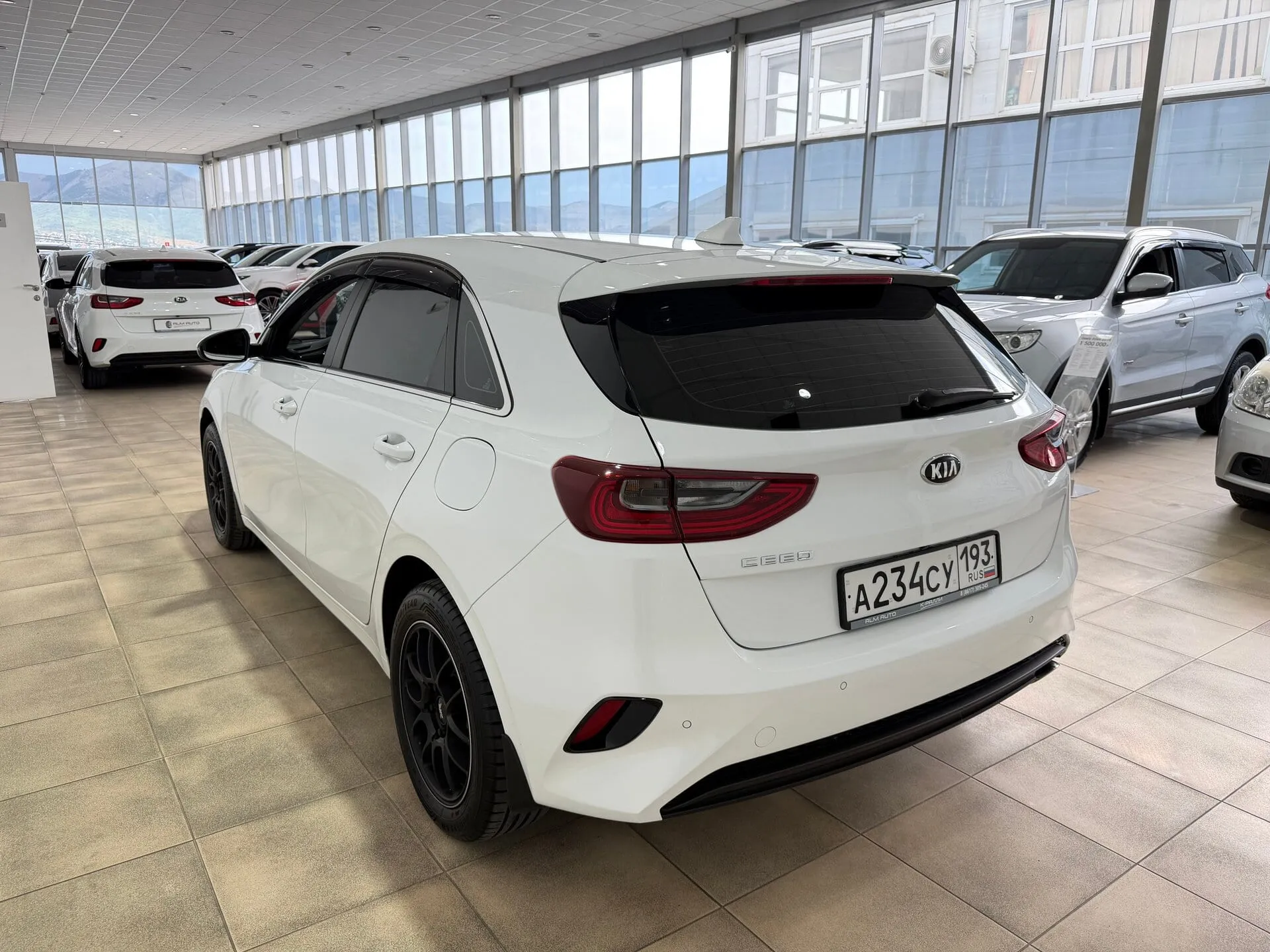 Kia Ceed — фото 6 из 36