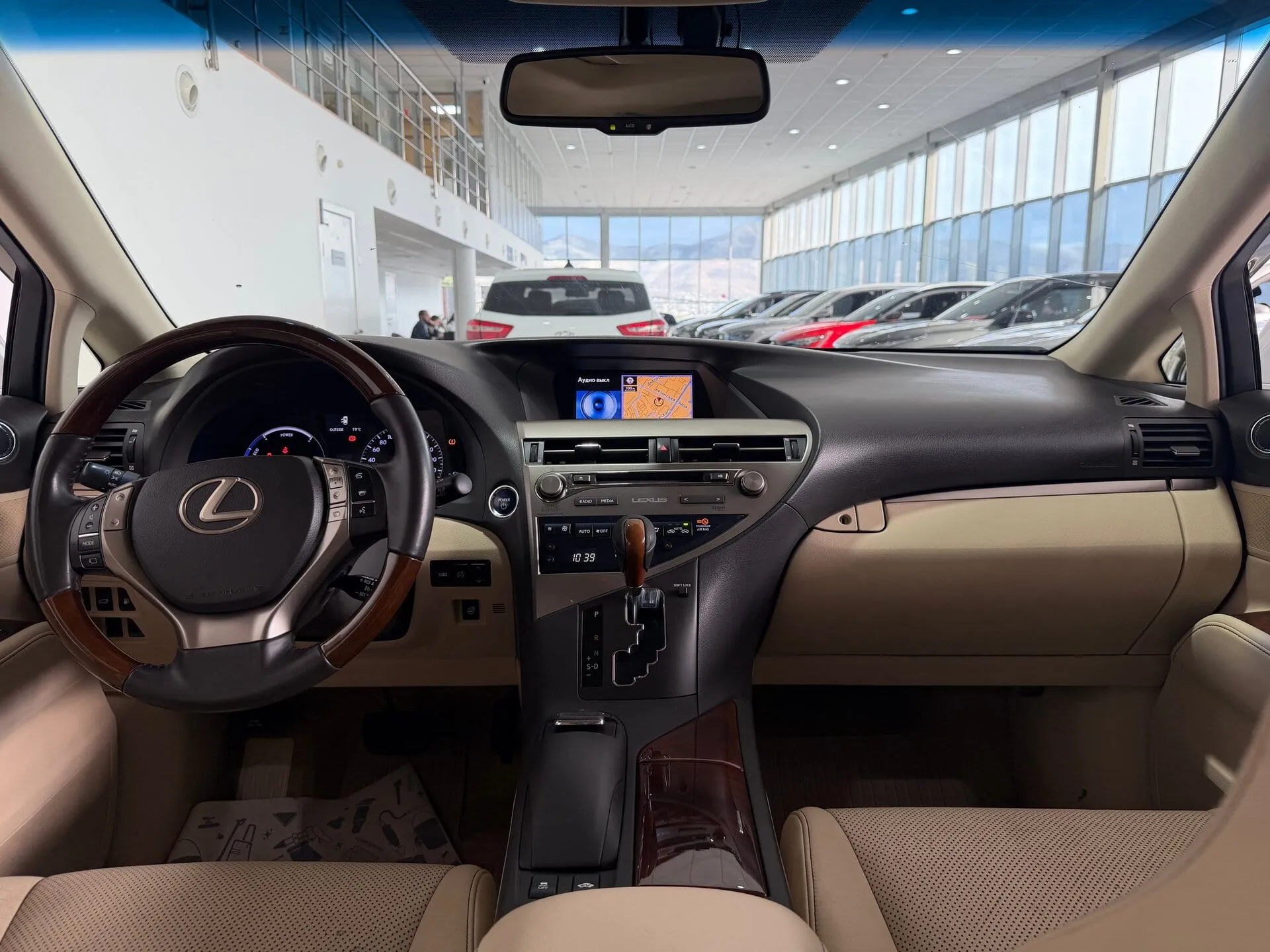 Lexus RX — фото 9 из 37