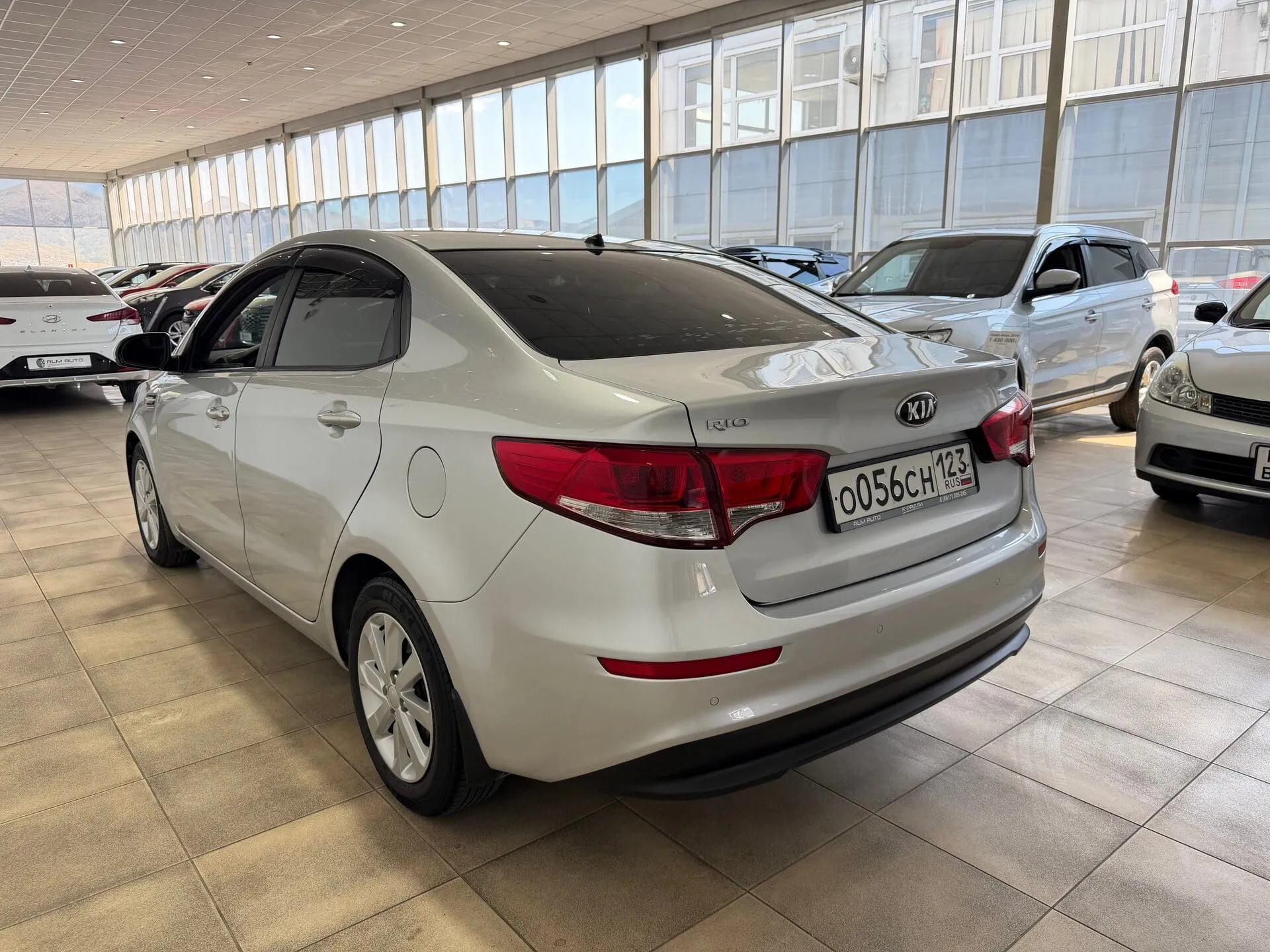 Kia Rio — фото 6 из 28