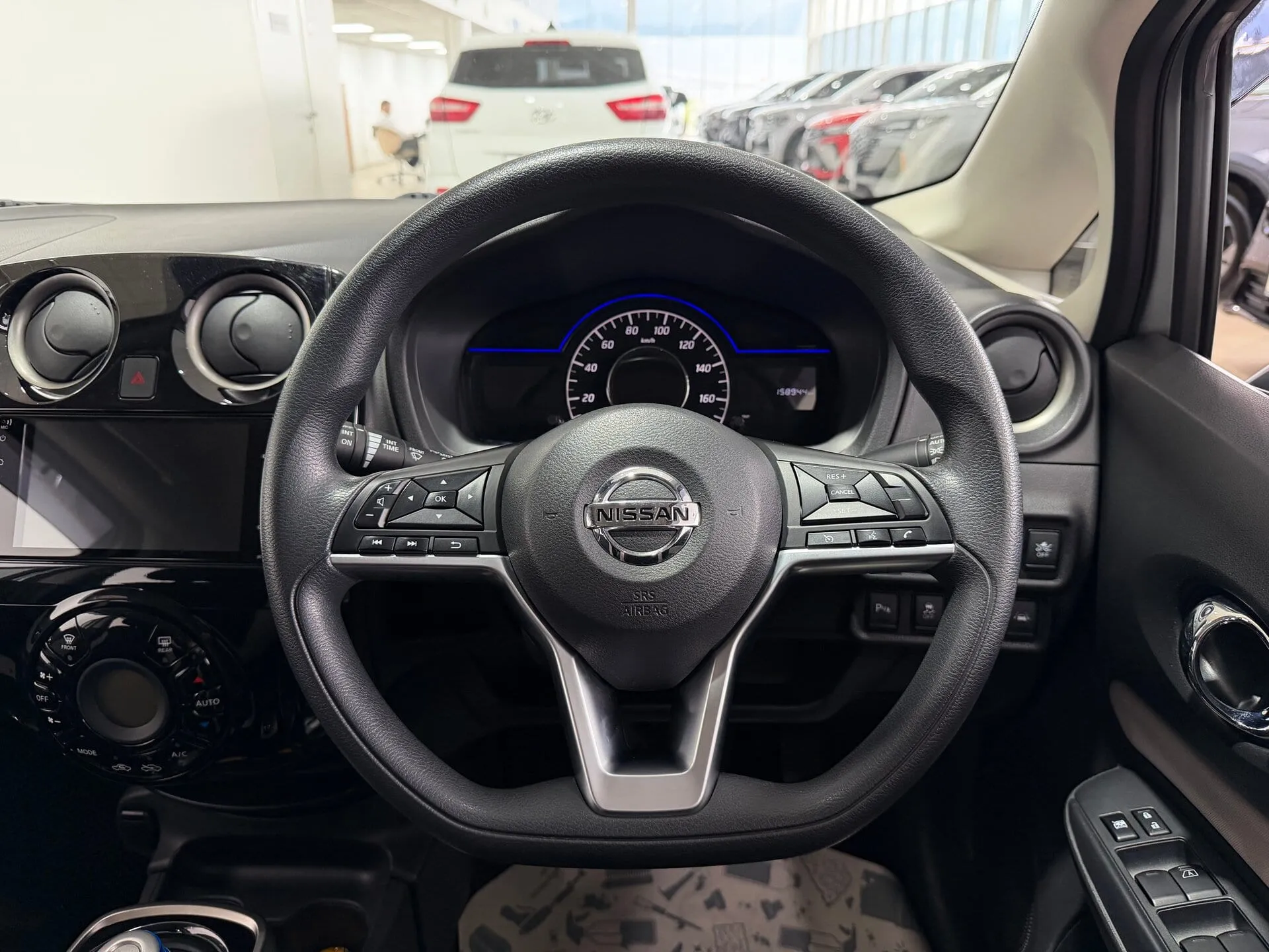 Nissan Note — фото 11 из 33