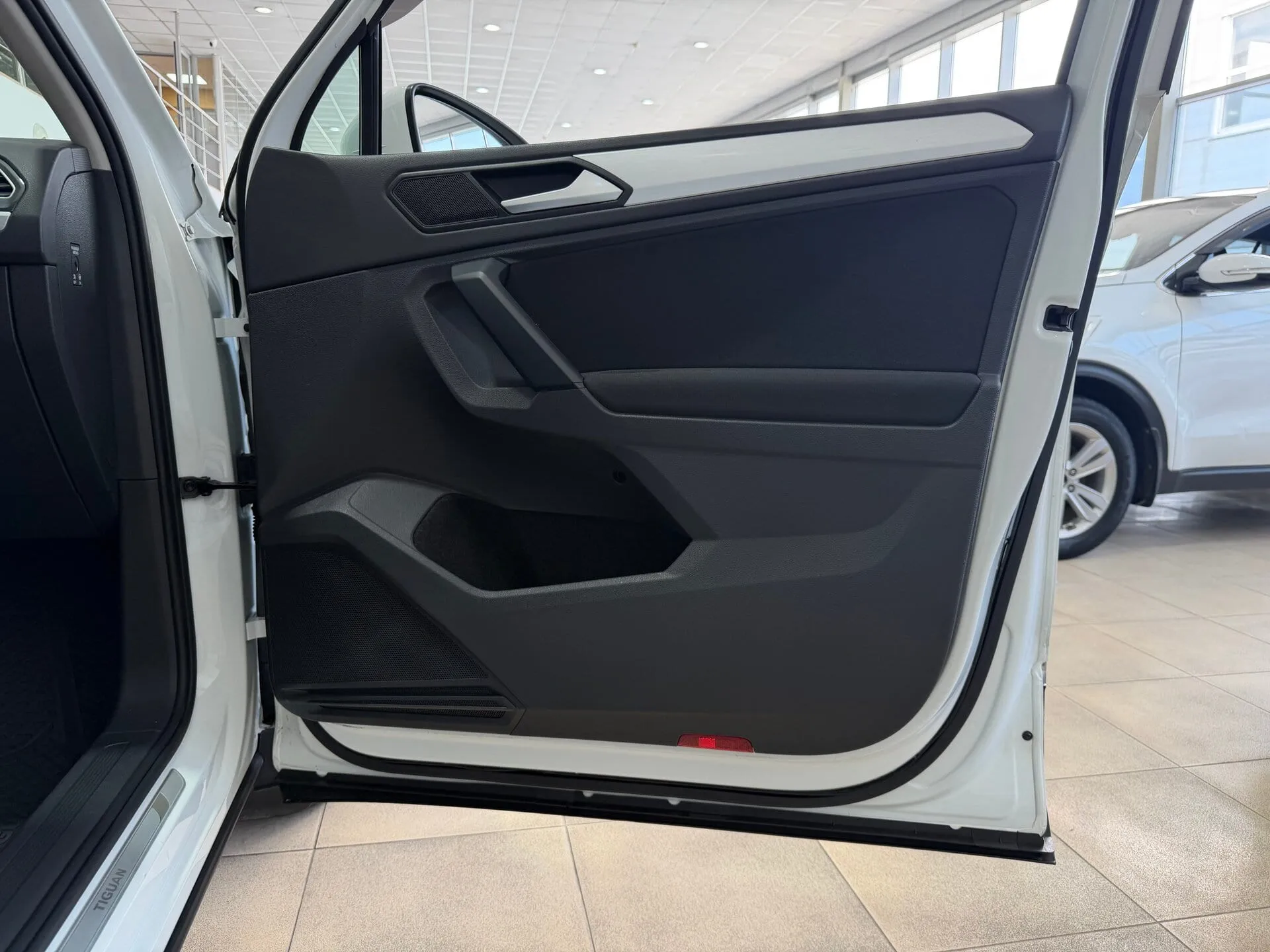 Volkswagen Tiguan — фото 25 из 36