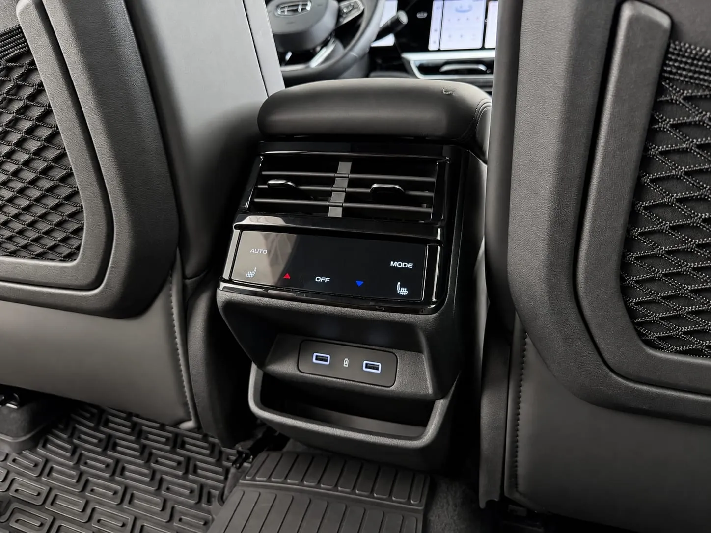 Geely Monjaro — фото 26 из 41