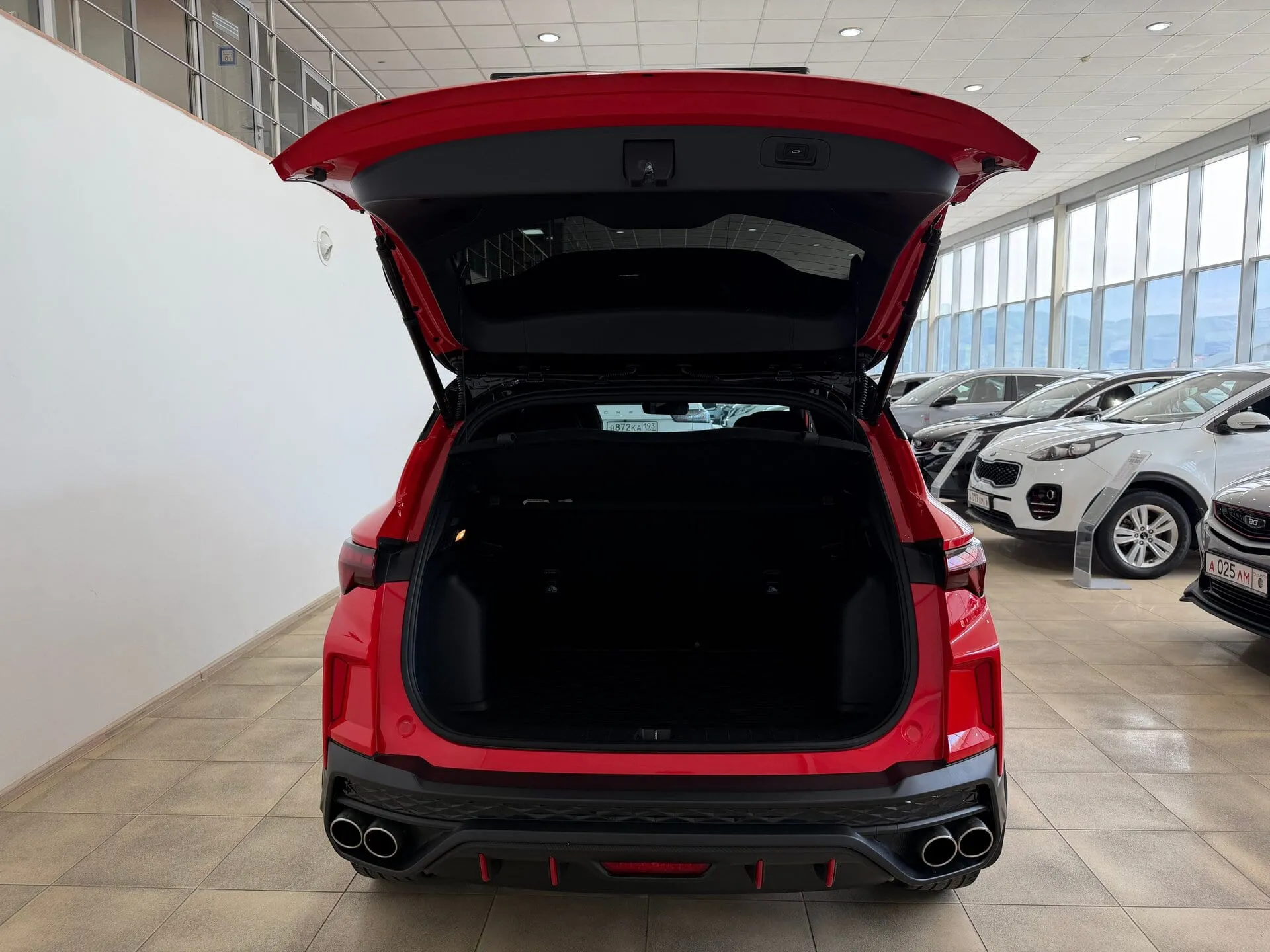 Geely Coolray — фото 24 из 43
