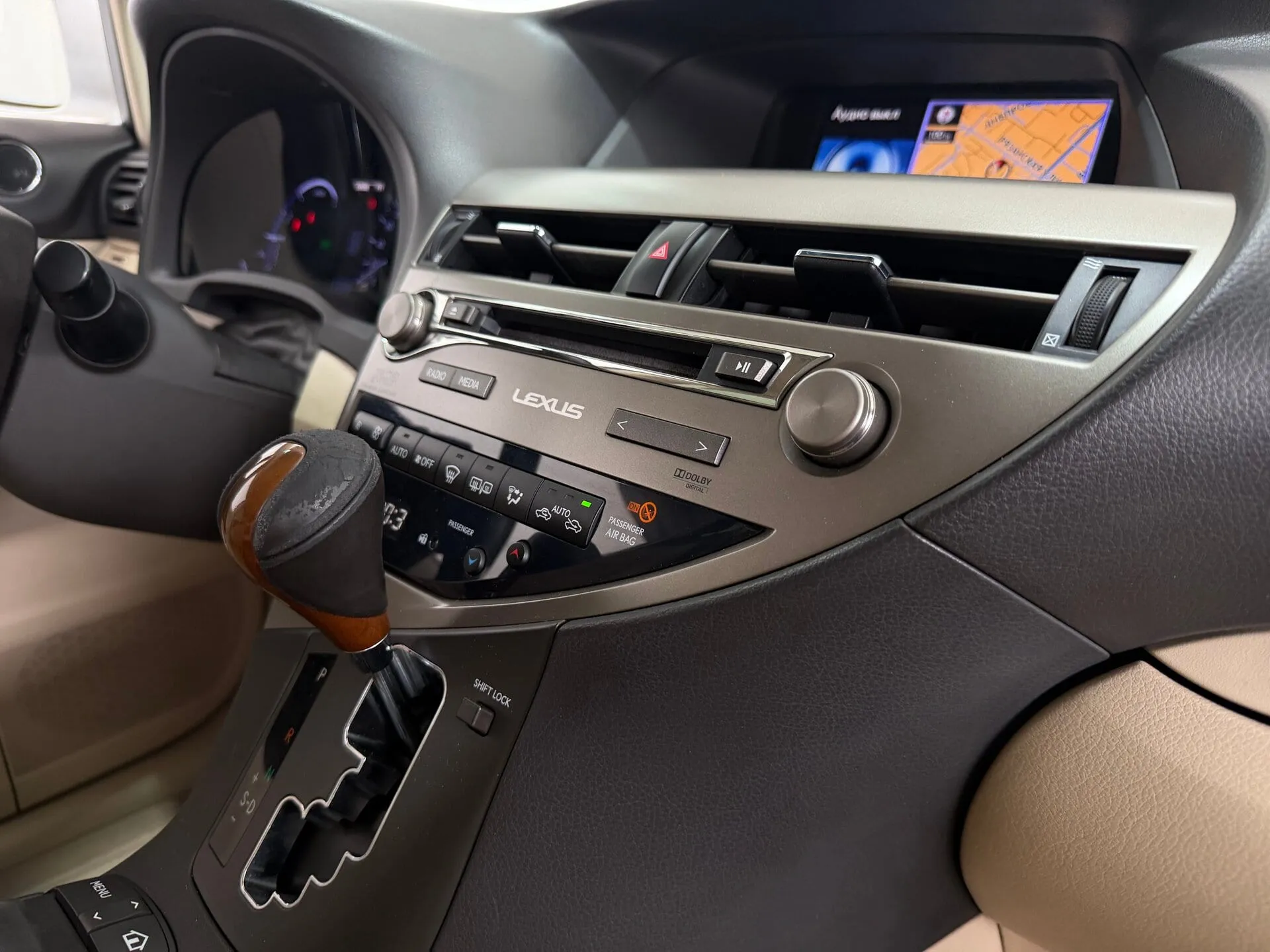 Lexus RX — фото 13 из 37