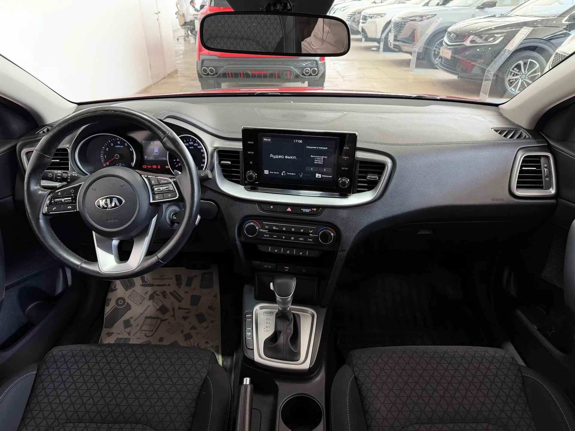 Kia Ceed — фото 9 из 36