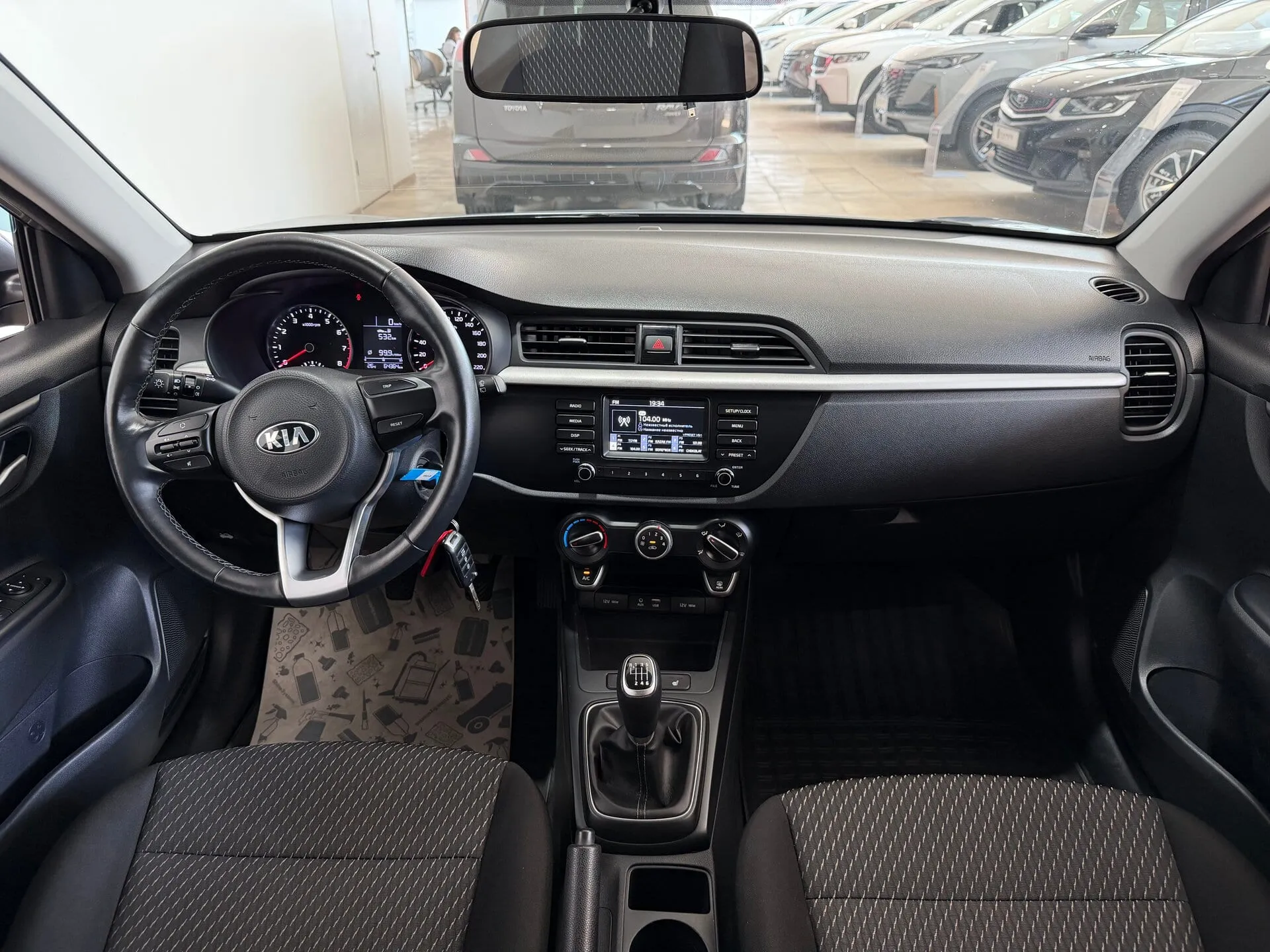 Kia Rio — фото 9 из 36