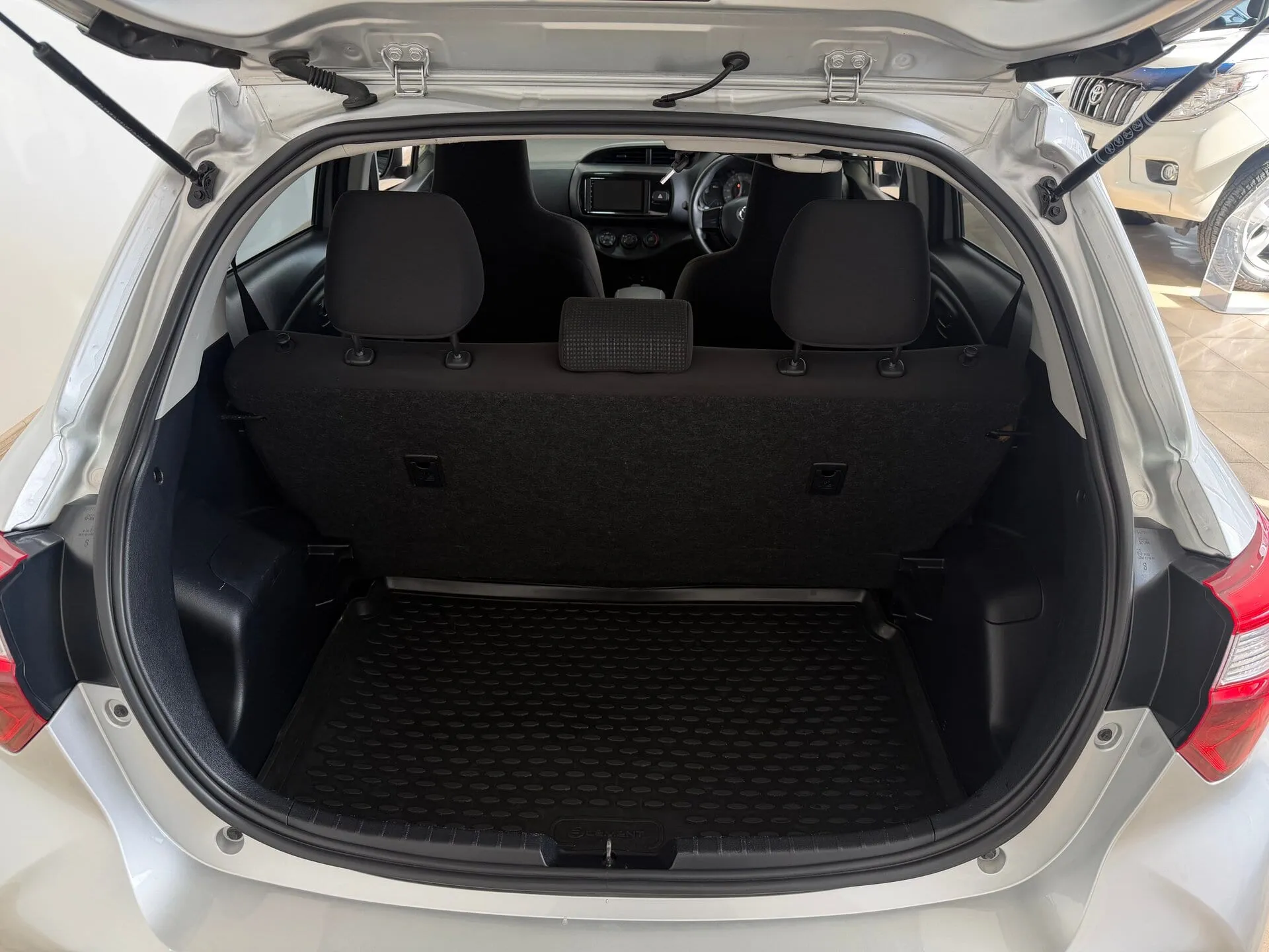 Toyota Vitz — фото 22 из 33