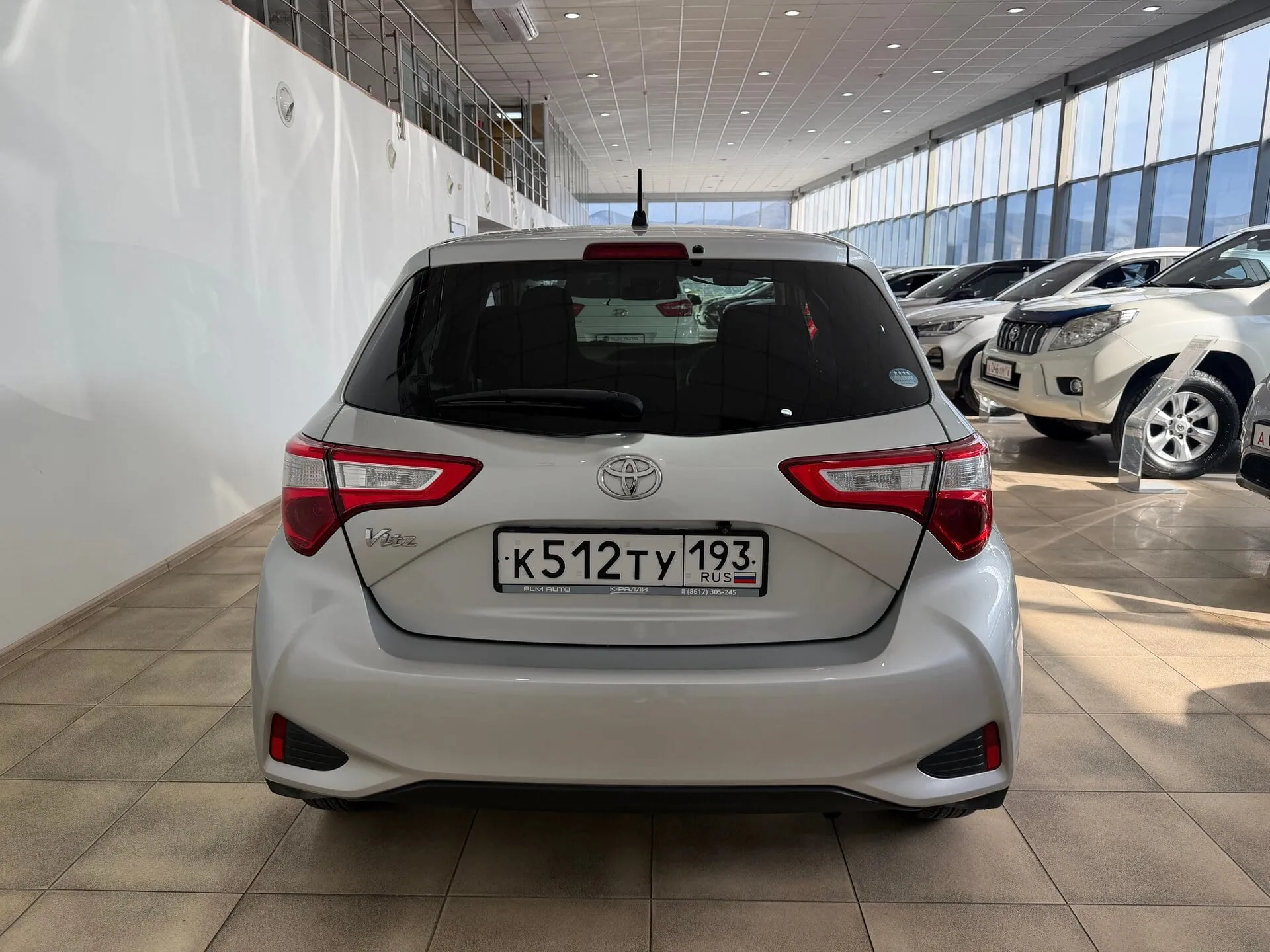 Toyota Vitz — фото 5 из 33