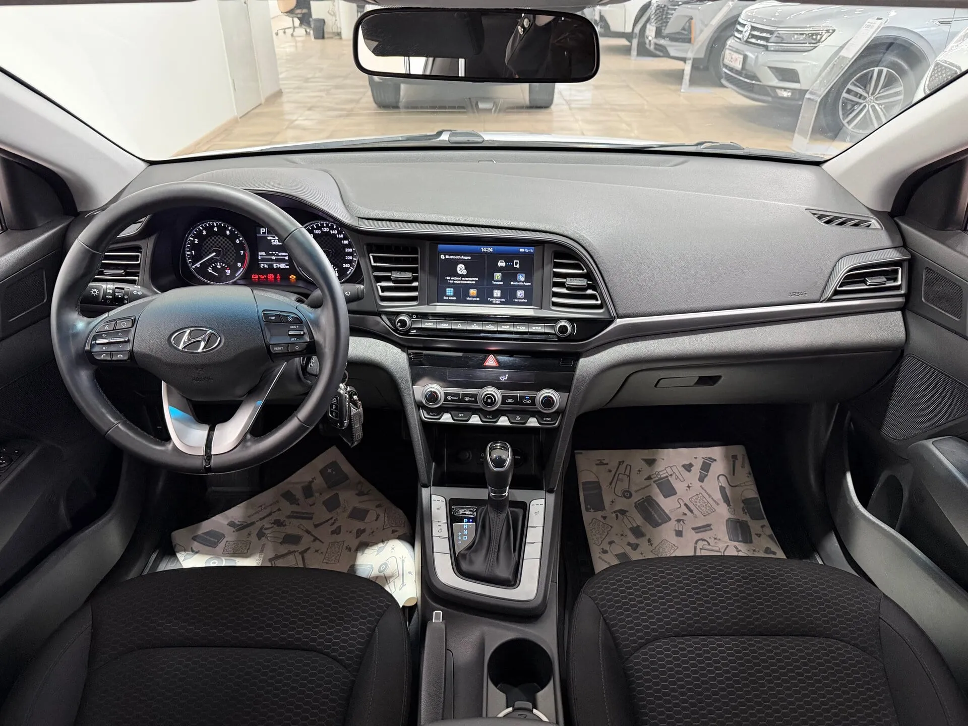 Hyundai Elantra — фото 28 из 34