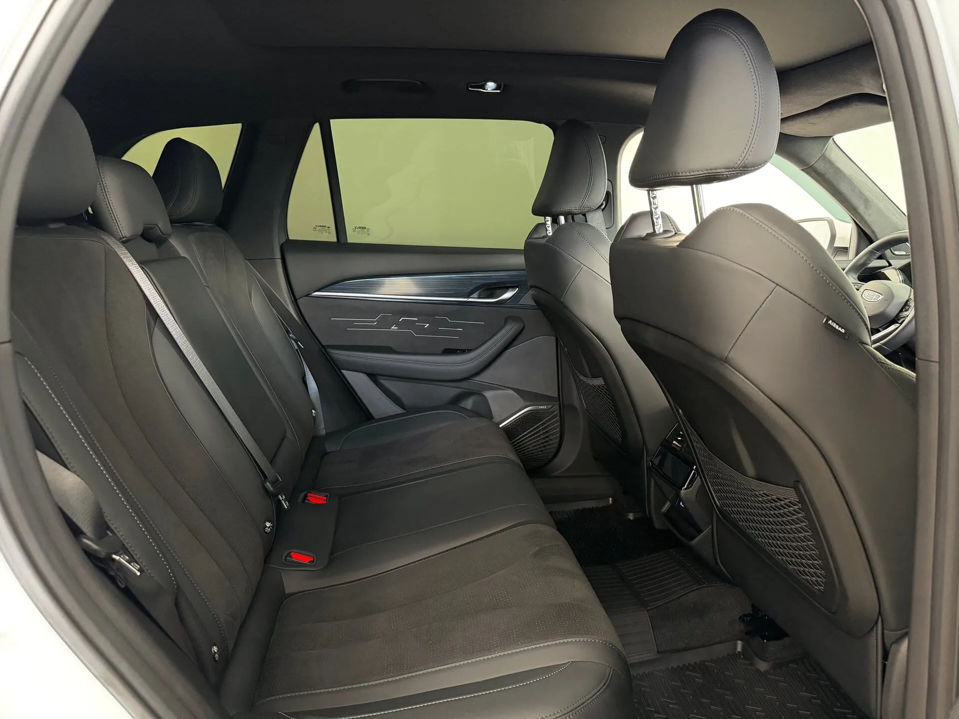 Geely Monjaro — фото 14 из 37