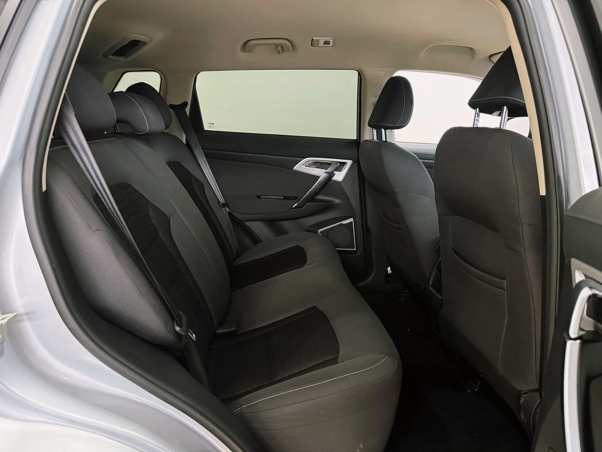 Geely Atlas — фото 15 из 33