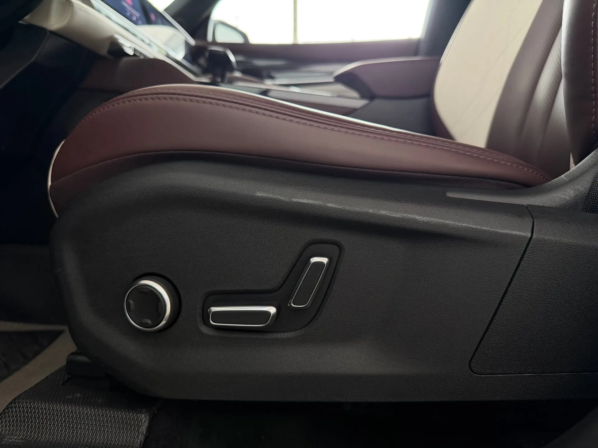Geely Monjaro — фото 36 из 42