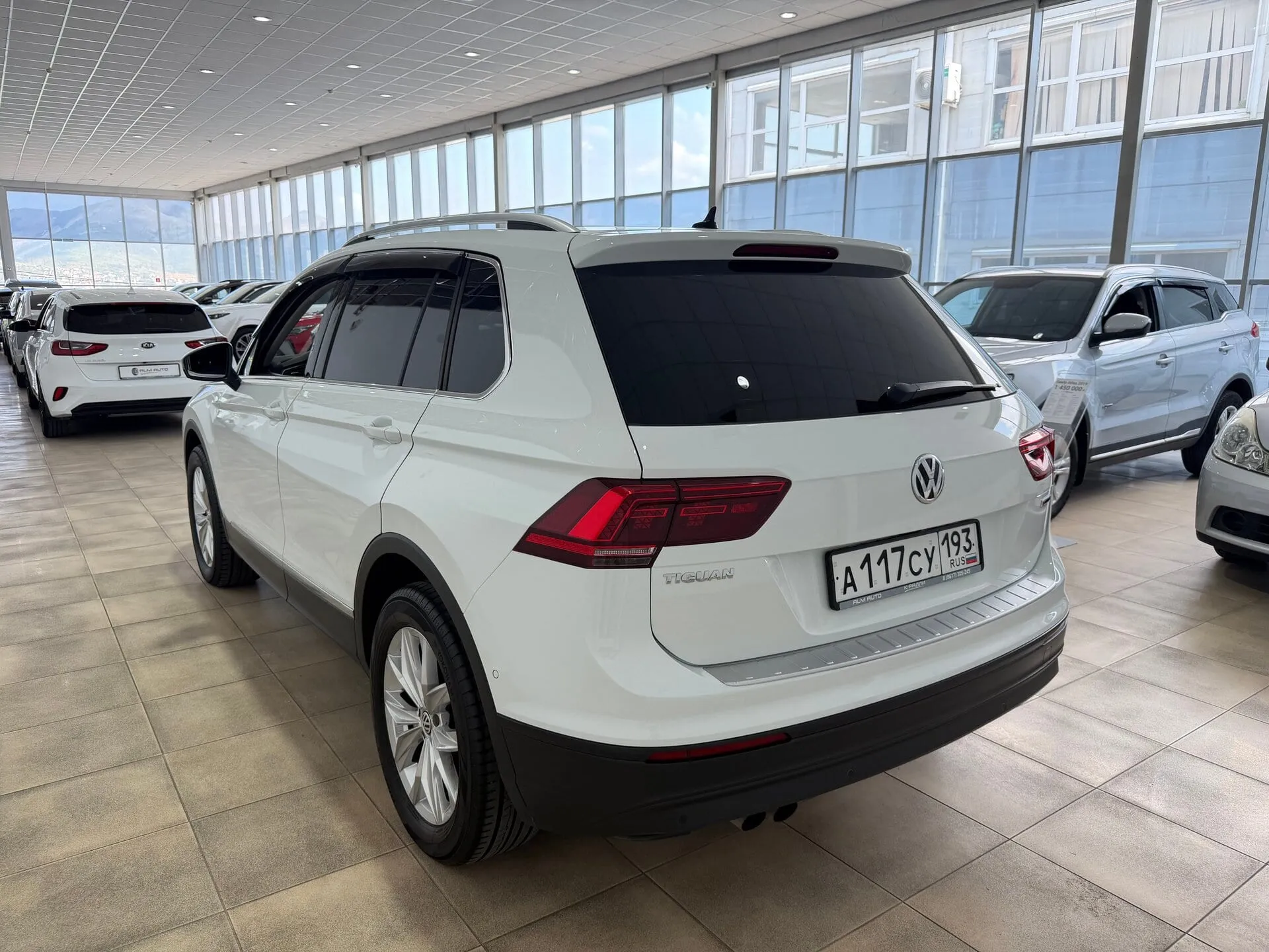 Volkswagen Tiguan — фото 6 из 37