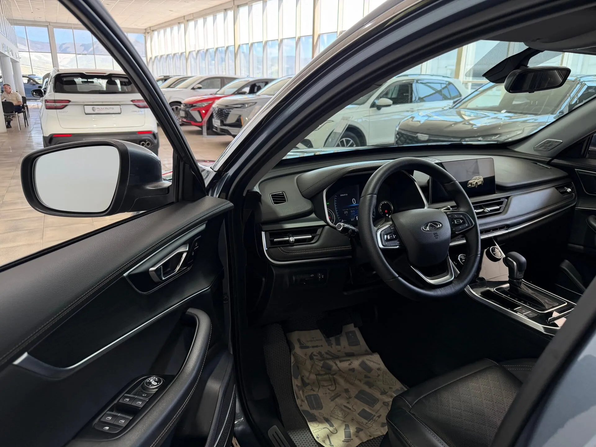 Chery Tiggo 8 — фото 8 из 40