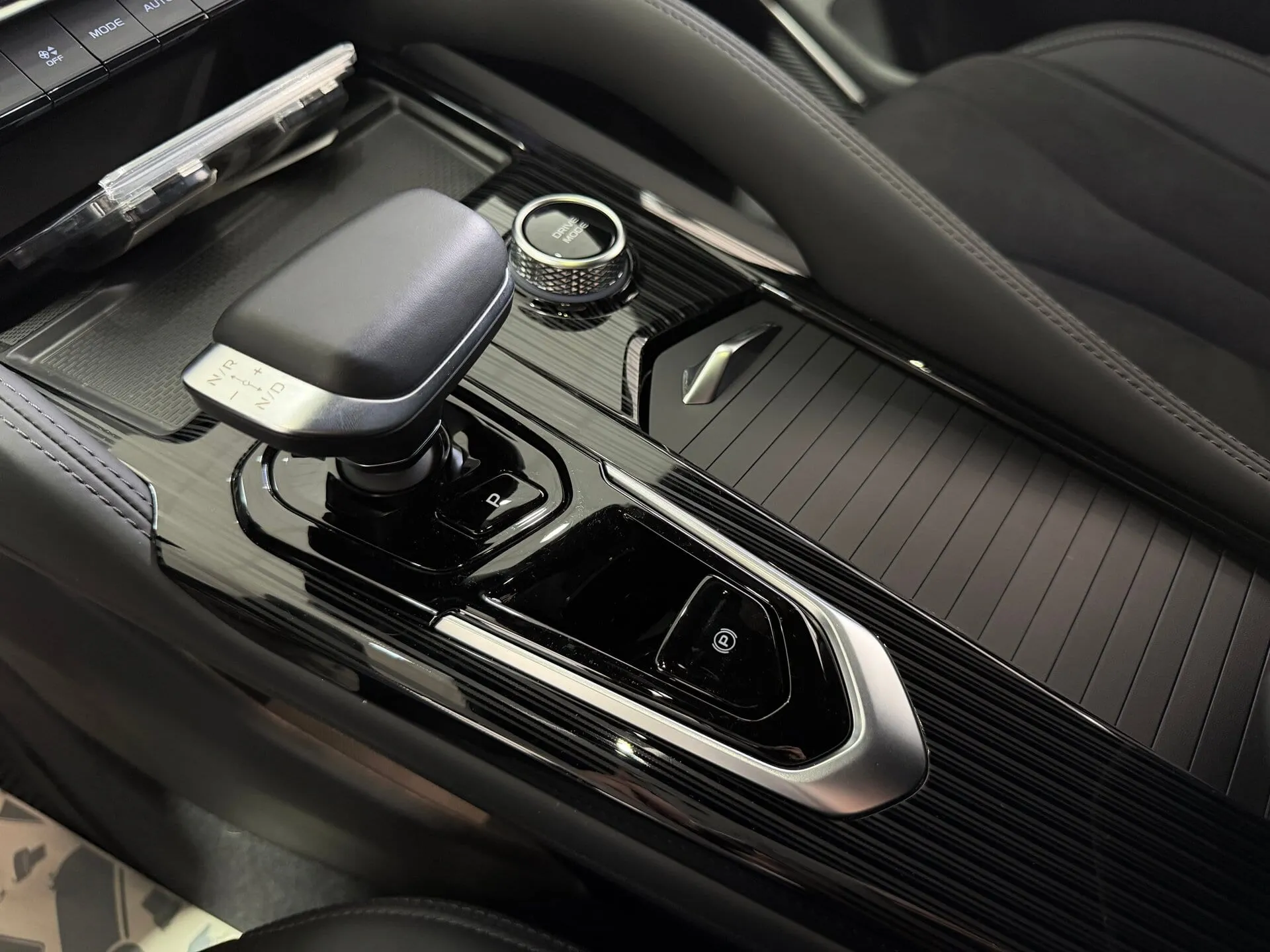 Geely Monjaro — фото 13 из 37