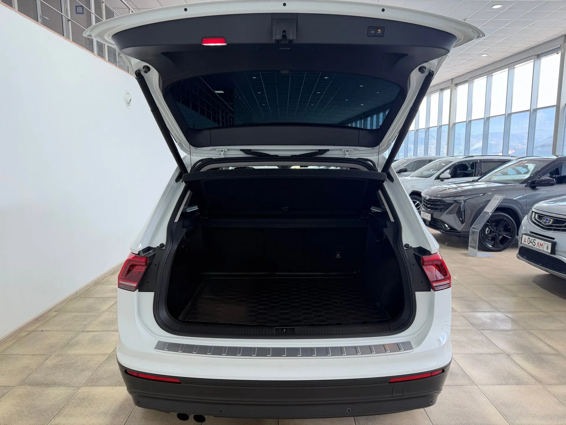 Volkswagen Tiguan — фото 23 из 37