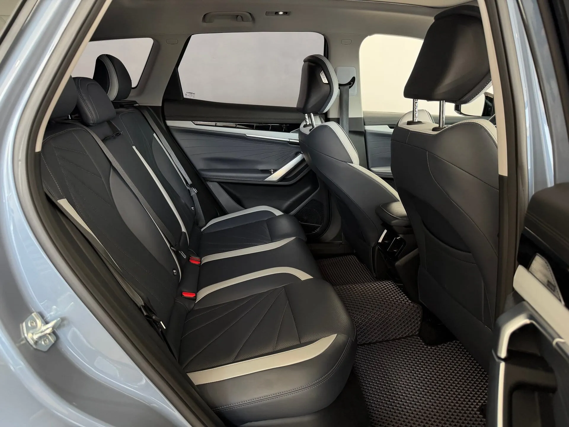 Geely Atlas — фото 15 из 44